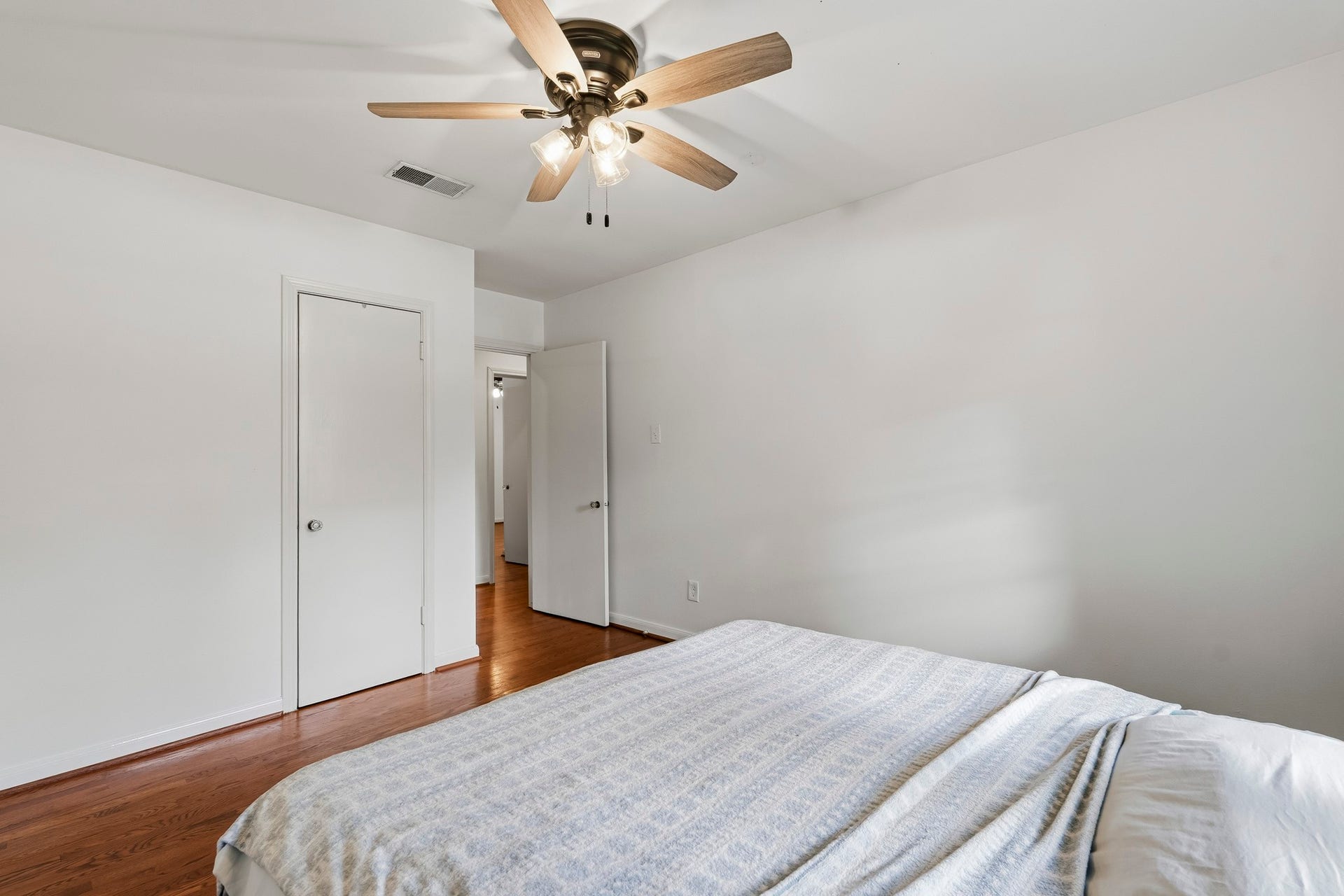 4612 Evergreen Street, Bellaire, TX 77401 4612 Evergreen Street, Bellaire, TX 77401