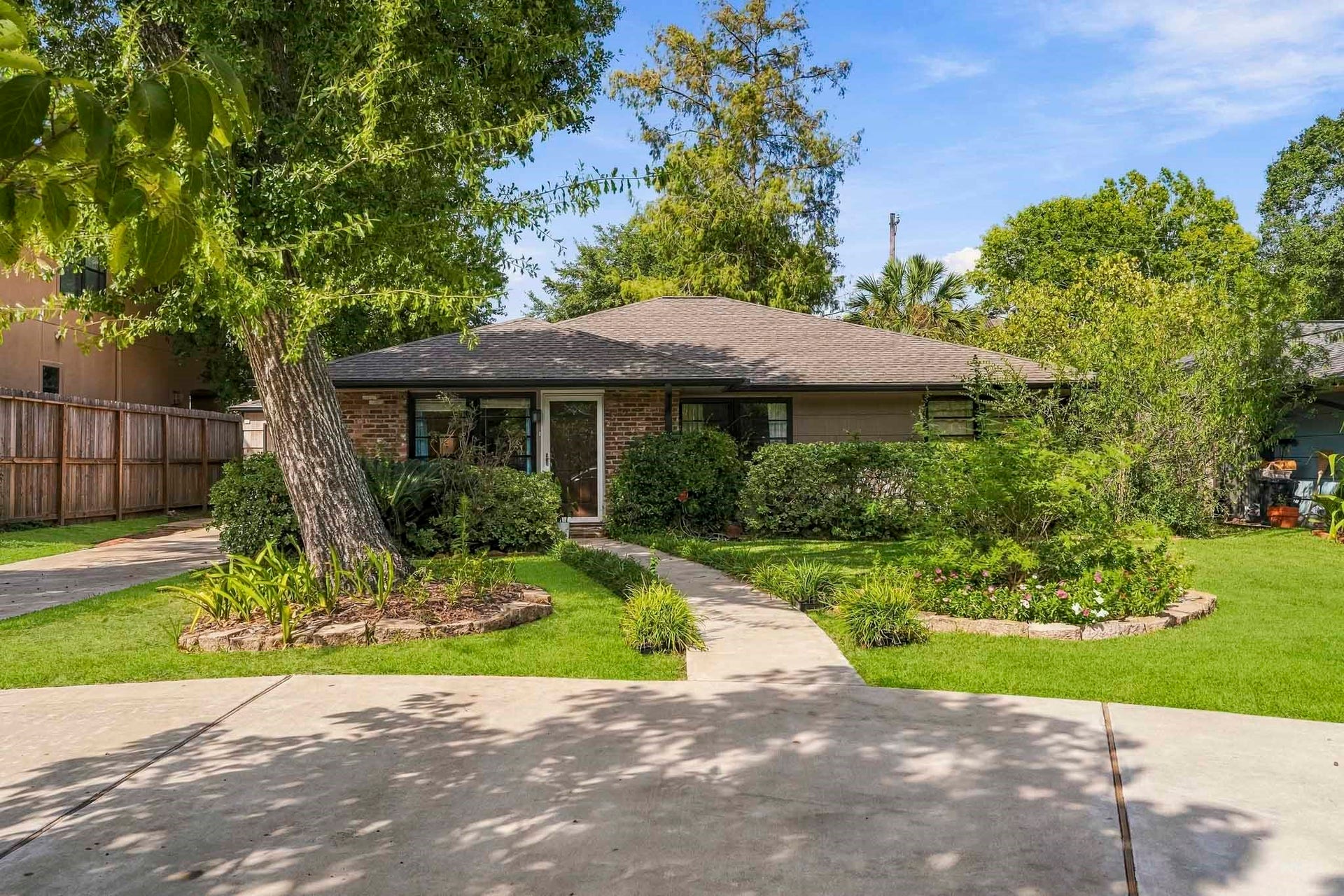 4612 Evergreen Street, Bellaire, TX 77401 4612 Evergreen Street, Bellaire, TX 77401