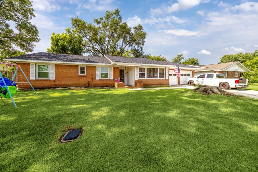 Property photo for 606 Brook Lane, Pasadena, TX
