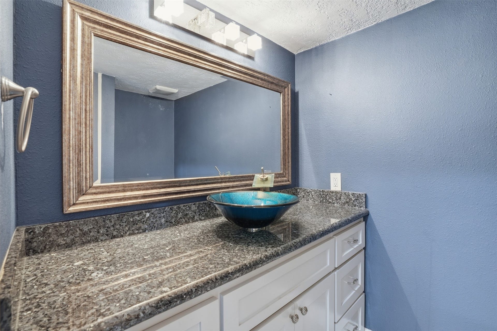 18024 Starboard Drive, Houston, TX 77058 Conveniently located off the kitchen and living area, this half bath features a modern design with granite countertop and a stylish sink.