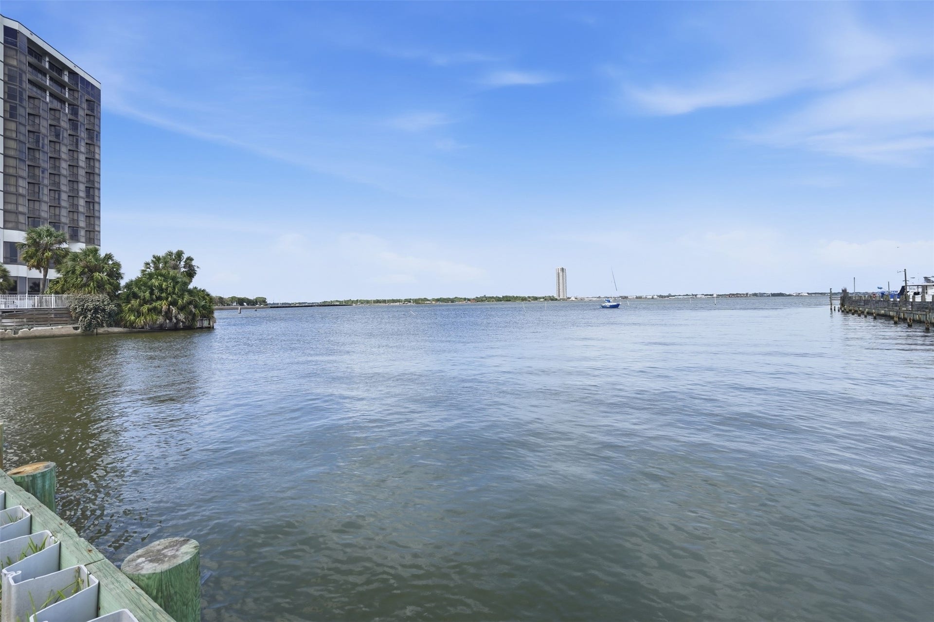 18024 Starboard Drive, Houston, TX 77058 Located just steps from the water, this townhome offers the chance to enjoy scenic waterfront surroundings and the relaxed Clear Lake lifestyle.