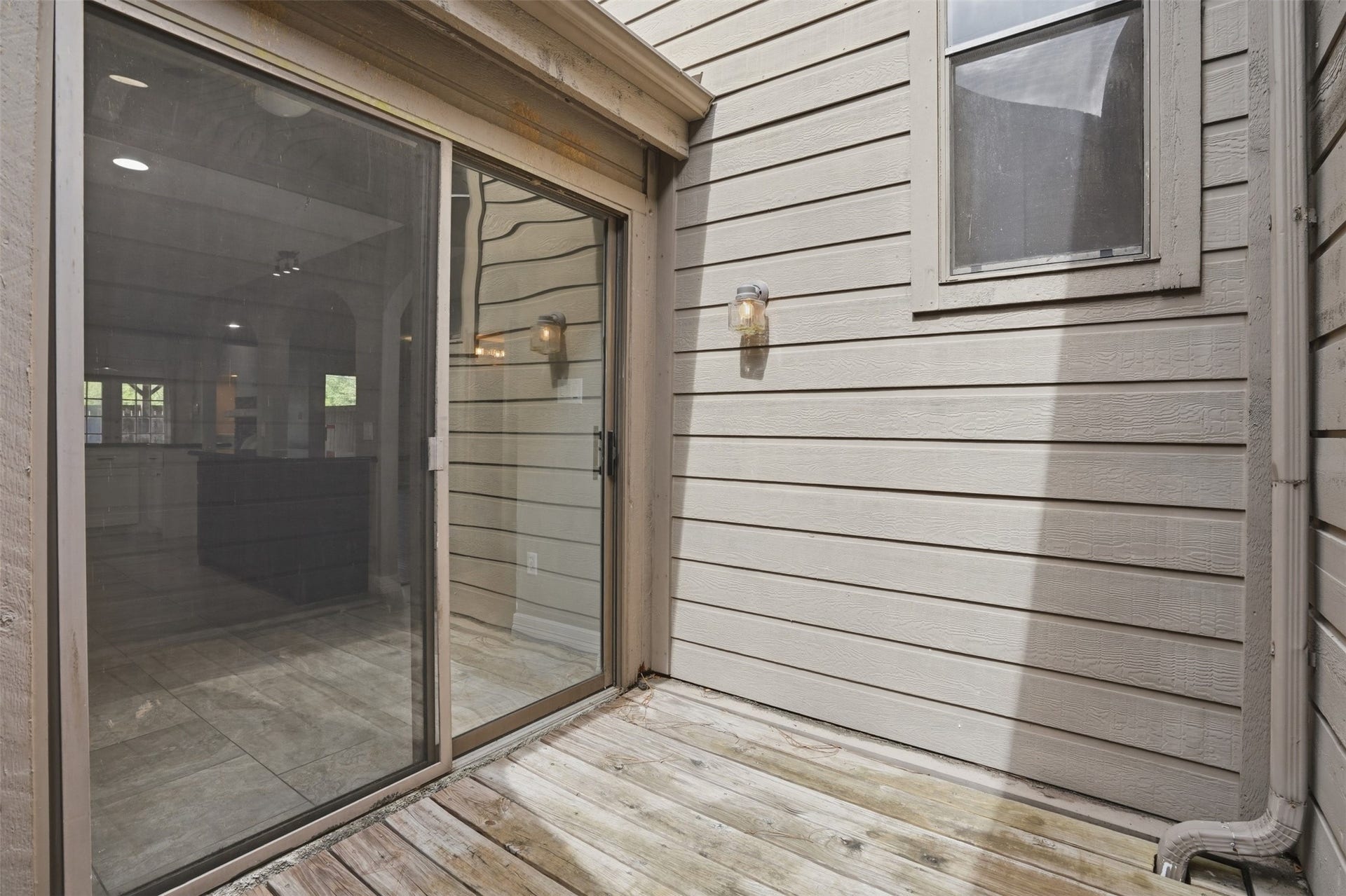 18024 Starboard Drive, Houston, TX 77058 Private outdoor deck located just off the kitchen and breakfast nook area, offering the perfect space for fresh air, grilling, or easy indoor outdoor living.