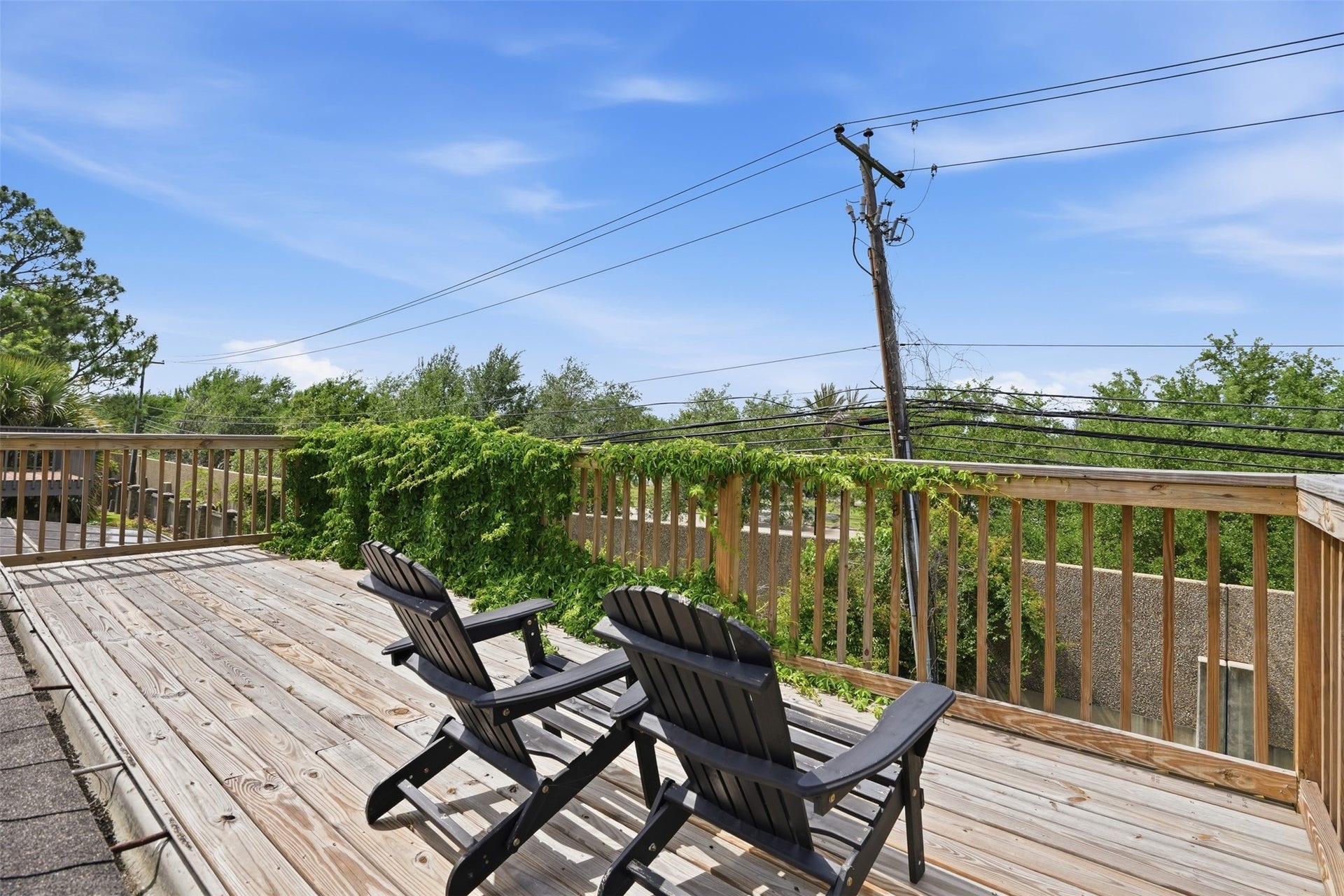 18024 Starboard Drive, Houston, TX 77058 Private balcony located off the primary bedroom, perfect for enjoying your morning coffee while overlooking the peaceful surroundings.