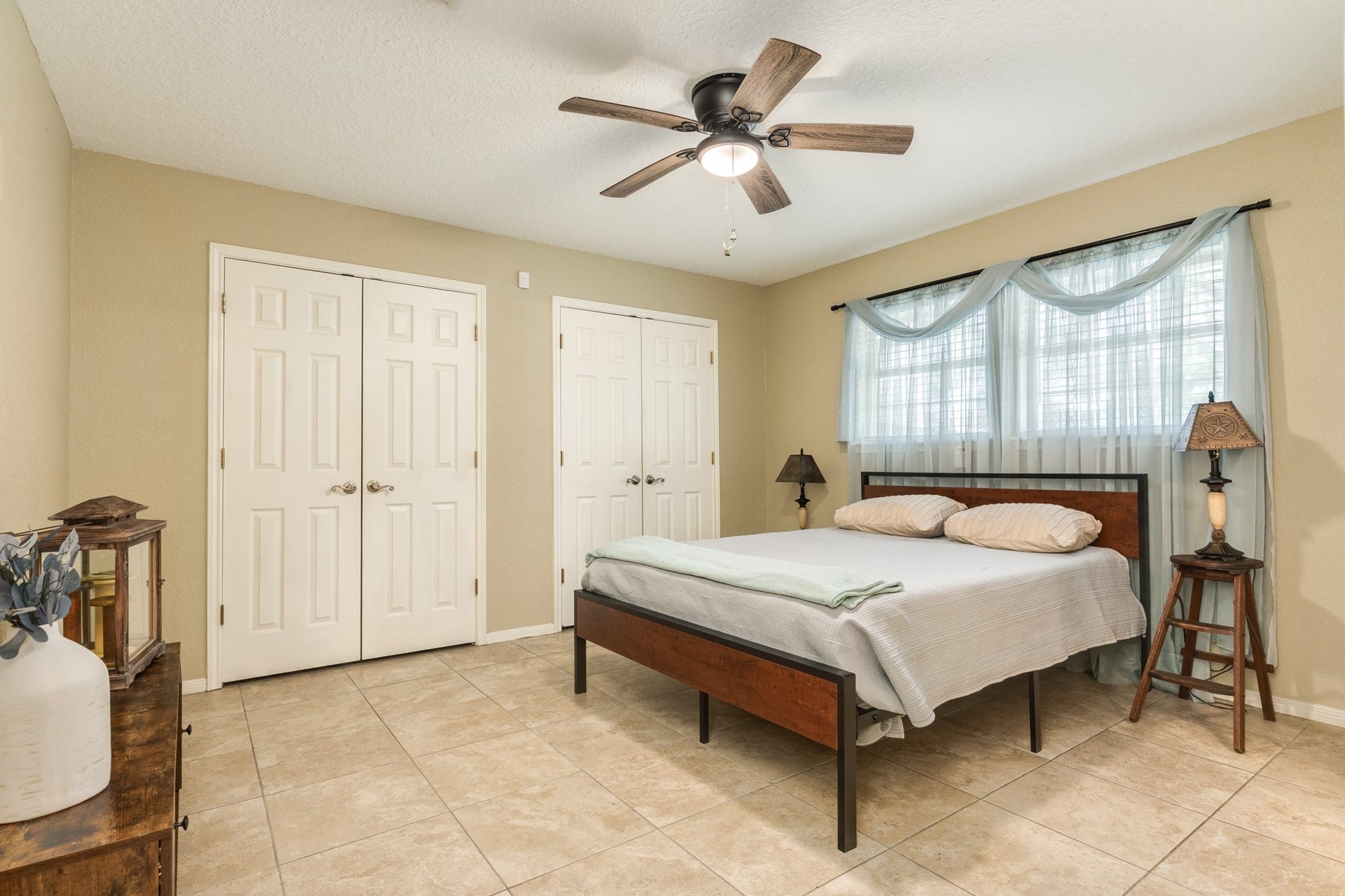 707 Old Ocean Avenue, Sweeny, TX 77480 Primary bedroom