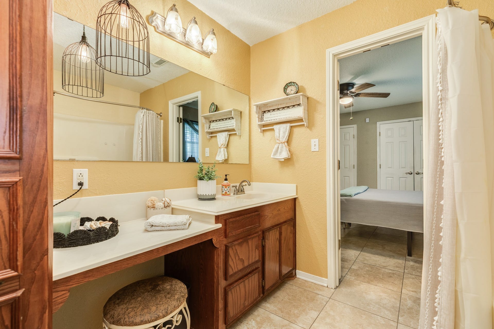 707 Old Ocean Avenue, Sweeny, TX 77480 Primary bath