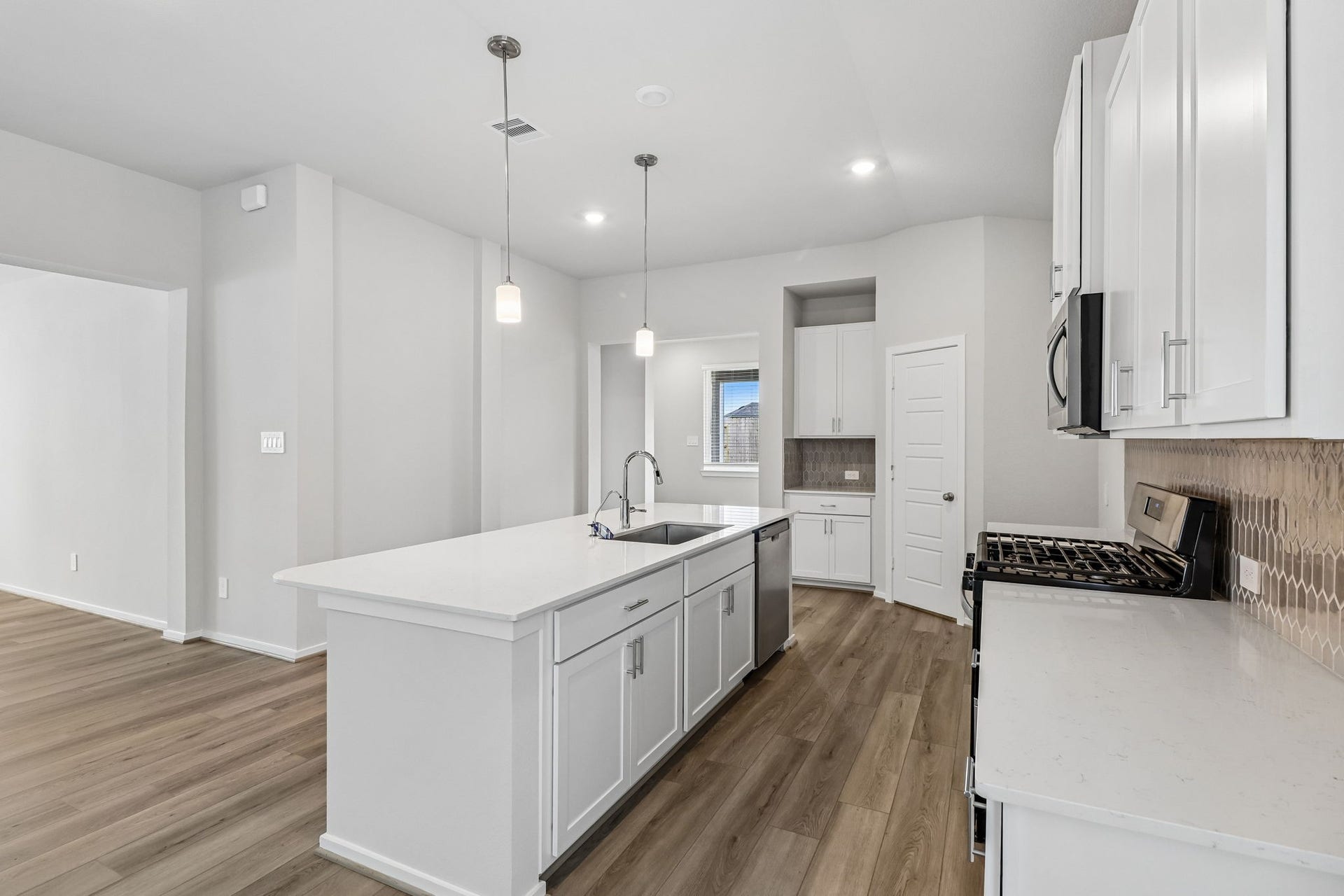 1302 Anacapa Street, Huffman, TX 77336