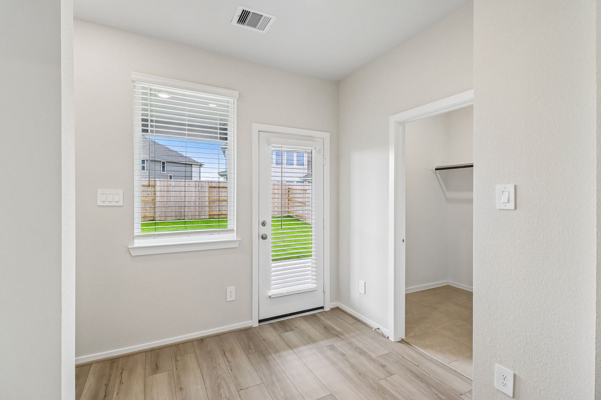 1302 Anacapa Street, Huffman, TX 77336