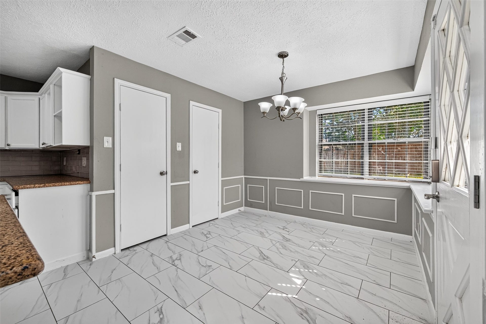 723 Leaflet Lane, Spring, TX 77388 Breakfast area