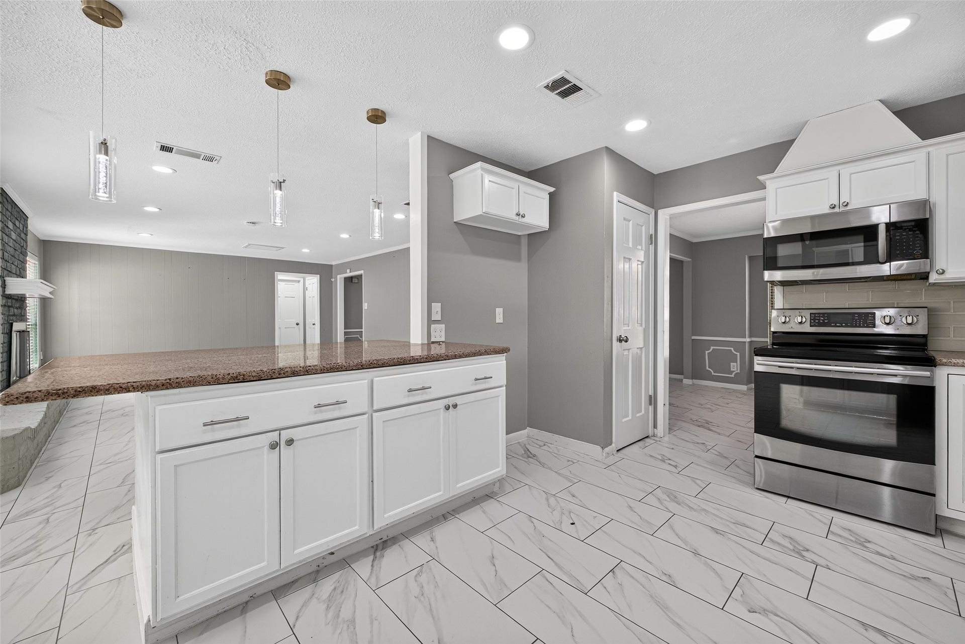 723 Leaflet Lane, Spring, TX 77388 723 Leaflet Lane, Spring, TX 77388