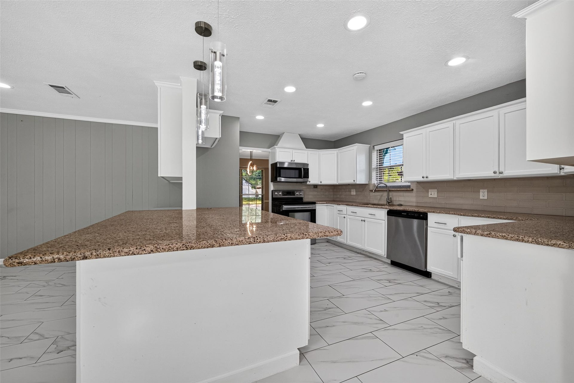 723 Leaflet Lane, Spring, TX 77388 723 Leaflet Lane, Spring, TX 77388