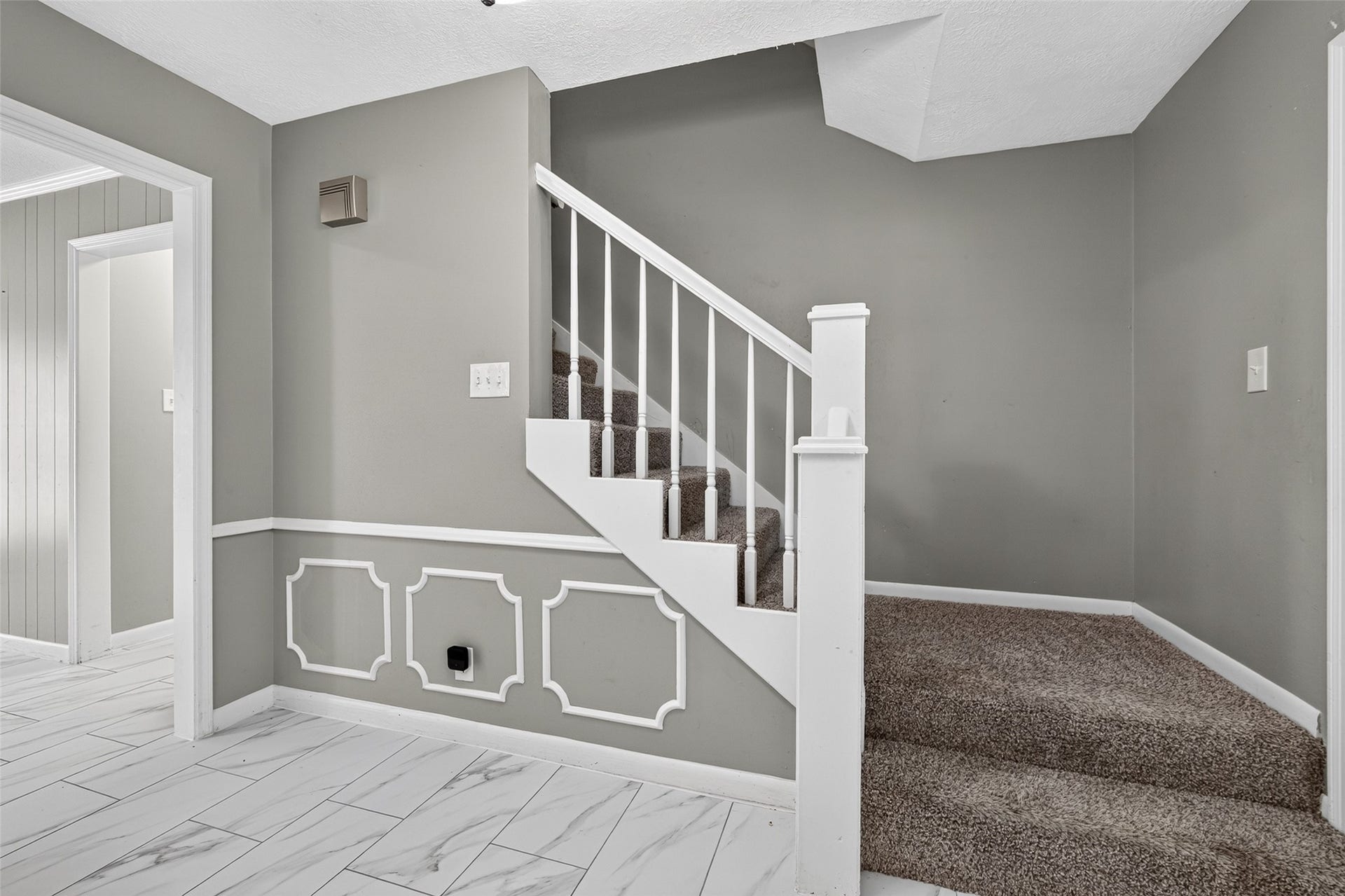 723 Leaflet Lane, Spring, TX 77388 Stairs at front entrance