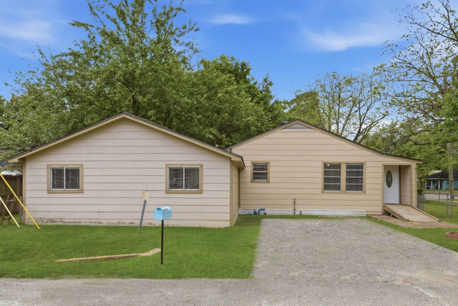 Property photo for 1109 E Walker Street, League City, TX