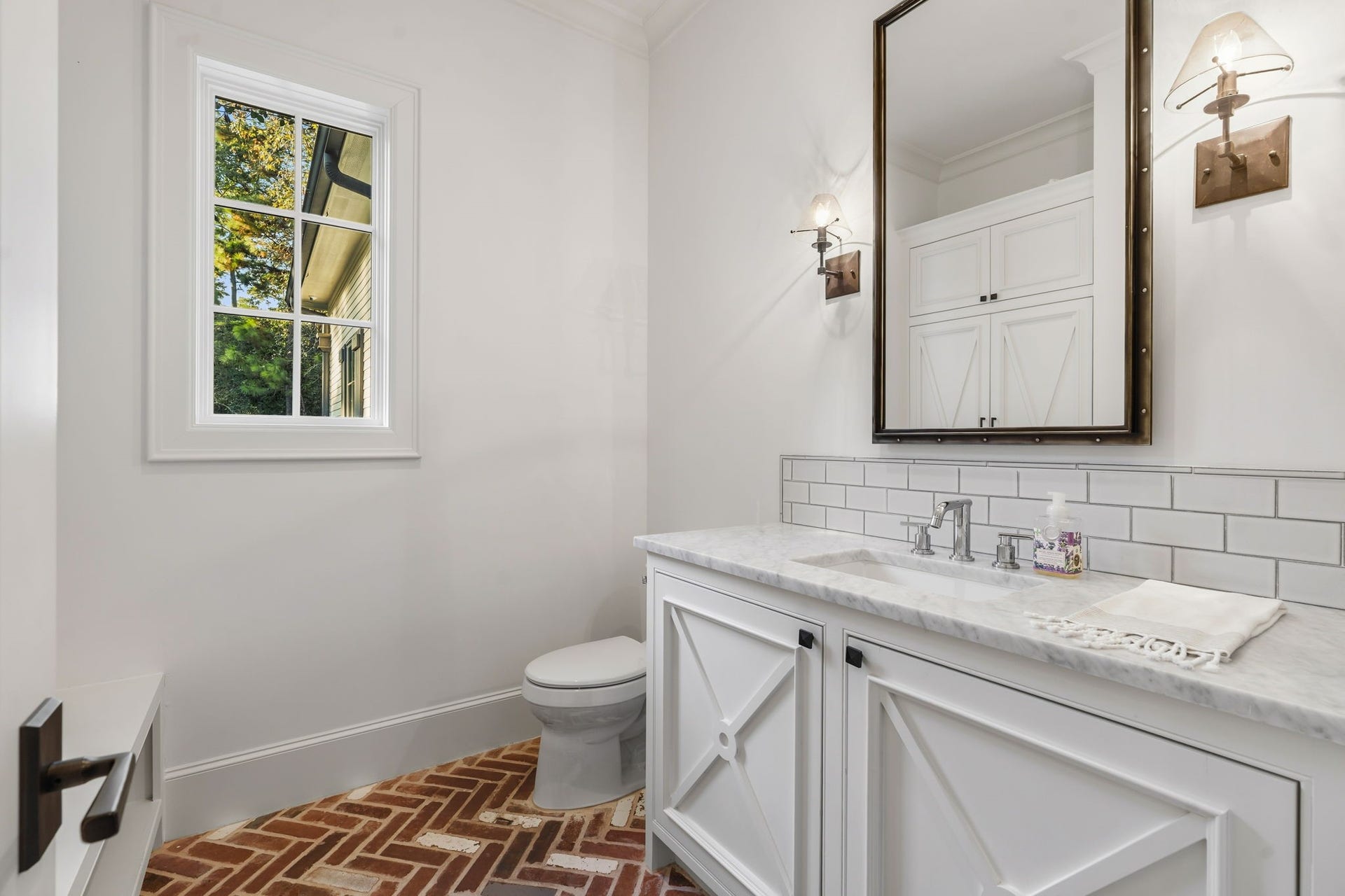 14 Peony Springs Court, The Woodlands, TX 77382 Second half bath down off the Mudroom.