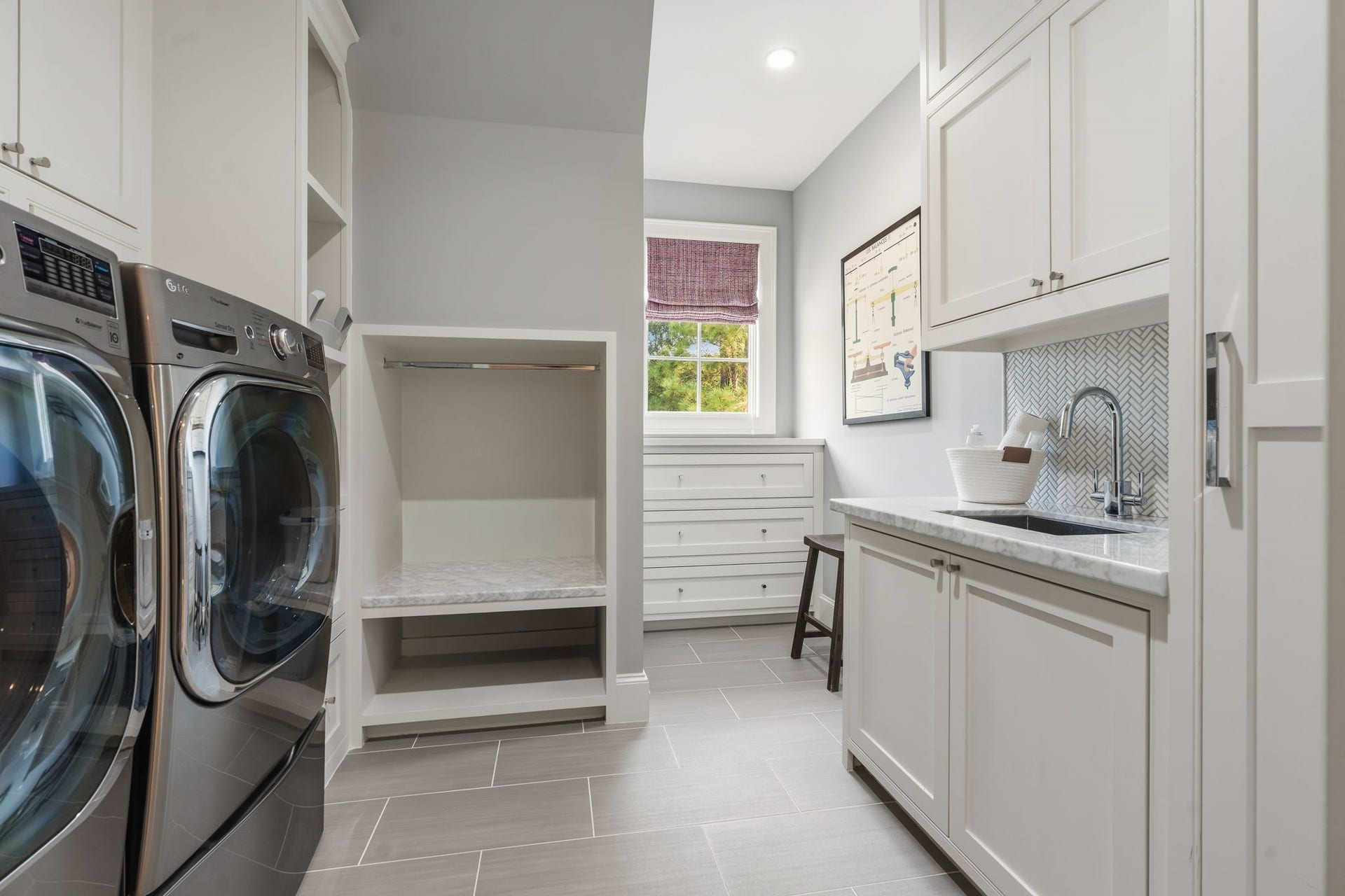 14 Peony Springs Court, The Woodlands, TX 77382 The functional utility room offers abundant storage, generous counter space & a utility sink.