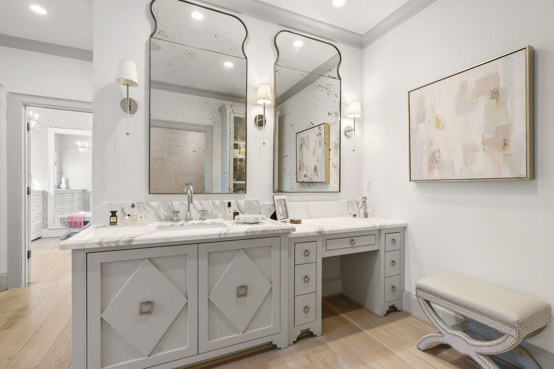 14 Peony Springs Court, The Woodlands, TX 77382 A primary bath is a true retreat outfitted with every comfort.