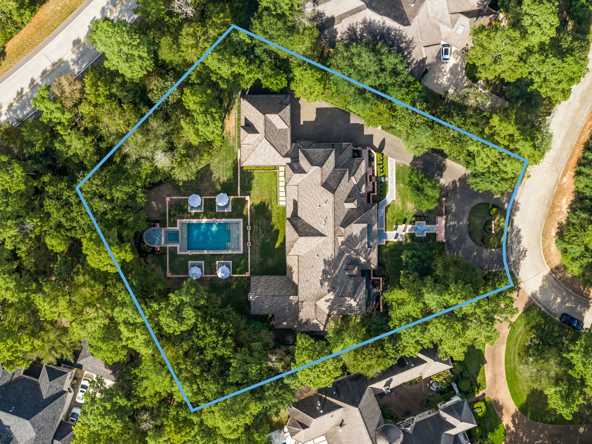 14 Peony Springs Court, The Woodlands, TX 77382 Private, nearly one wood acre lot on a quiet, cul-de-sac!