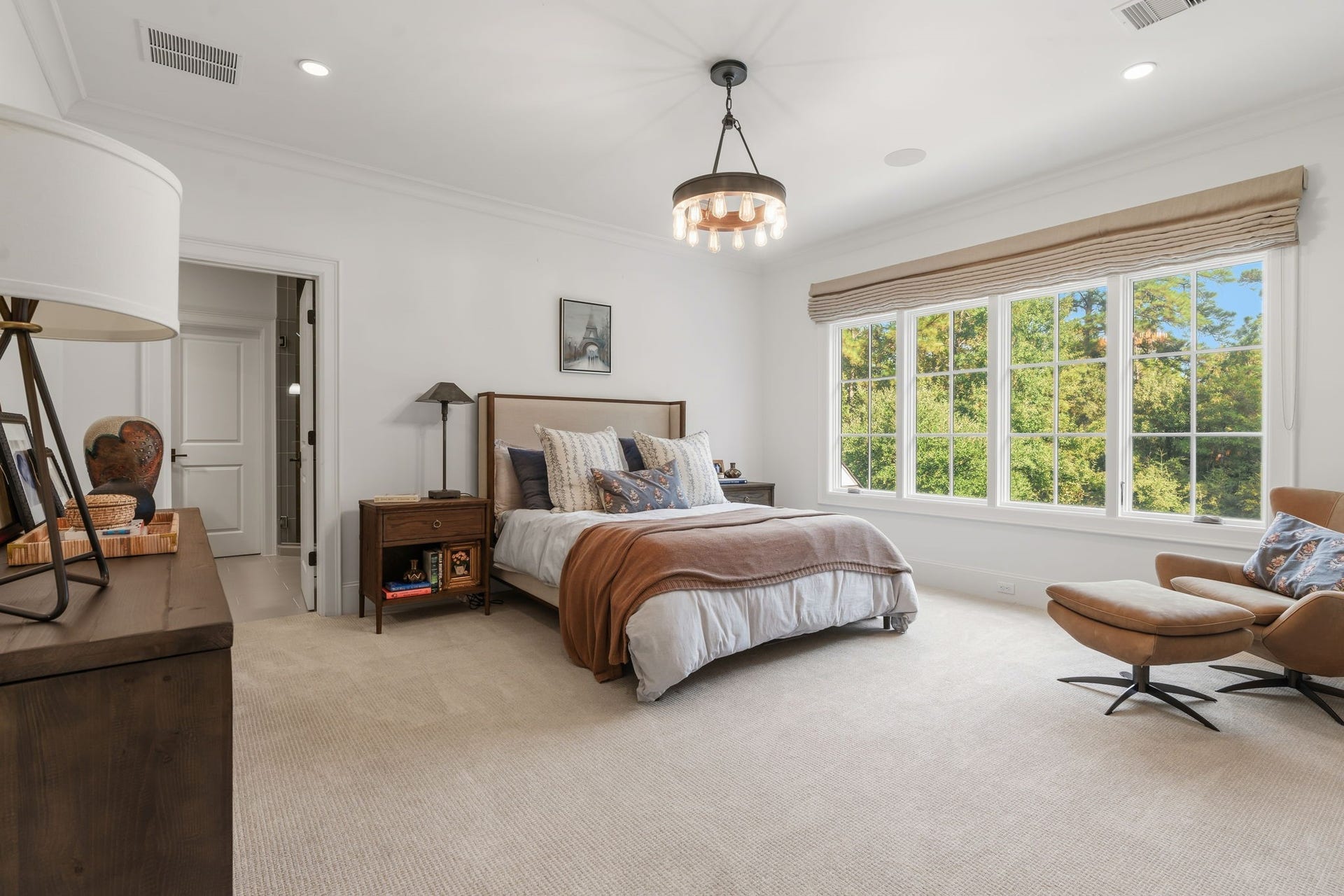 14 Peony Springs Court, The Woodlands, TX 77382 The third en suite bedroom is generously sized, with a wall of windows overlooking the private forested cul de sac, crown molding & a private bath and fully built-in closet fit with dressers, long and short hanging, just steps away.