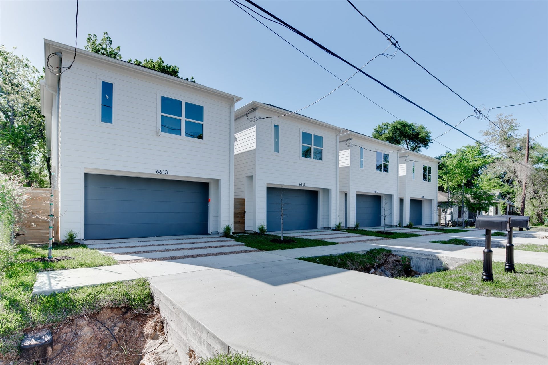 6619 Ezzard Charles Lane, Houston, TX 77091 6619 Ezzard Charles Lane, Houston, TX 77091