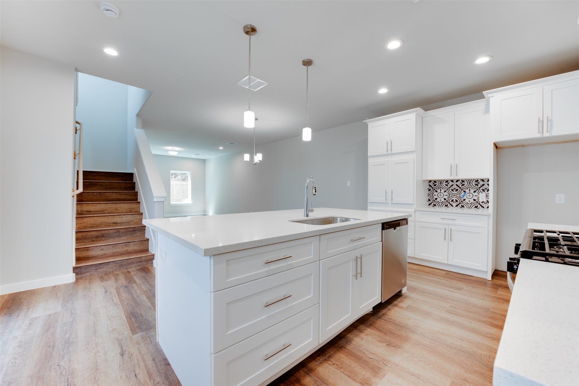 6619 Ezzard Charles Lane, Houston, TX 77091 6619 Ezzard Charles Lane, Houston, TX 77091