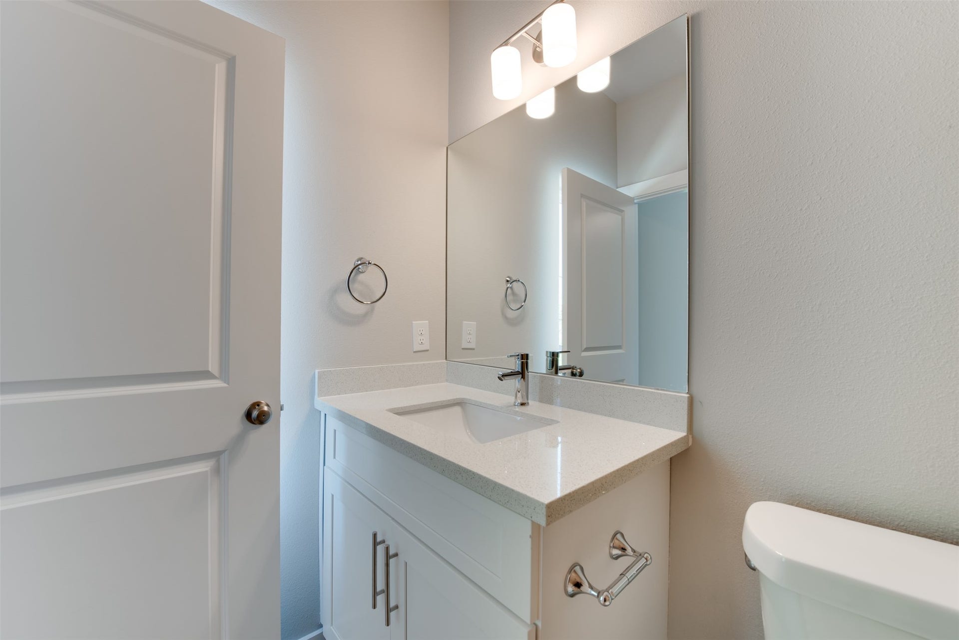 6619 Ezzard Charles Lane, Houston, TX 77091 6619 Ezzard Charles Lane, Houston, TX 77091