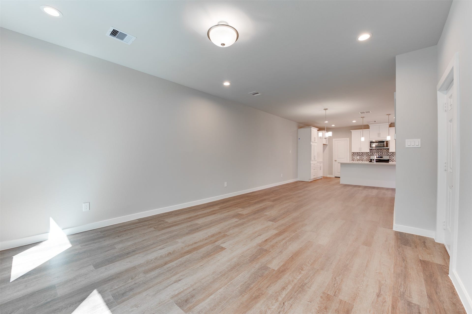 6619 Ezzard Charles Lane, Houston, TX 77091 6619 Ezzard Charles Lane, Houston, TX 77091