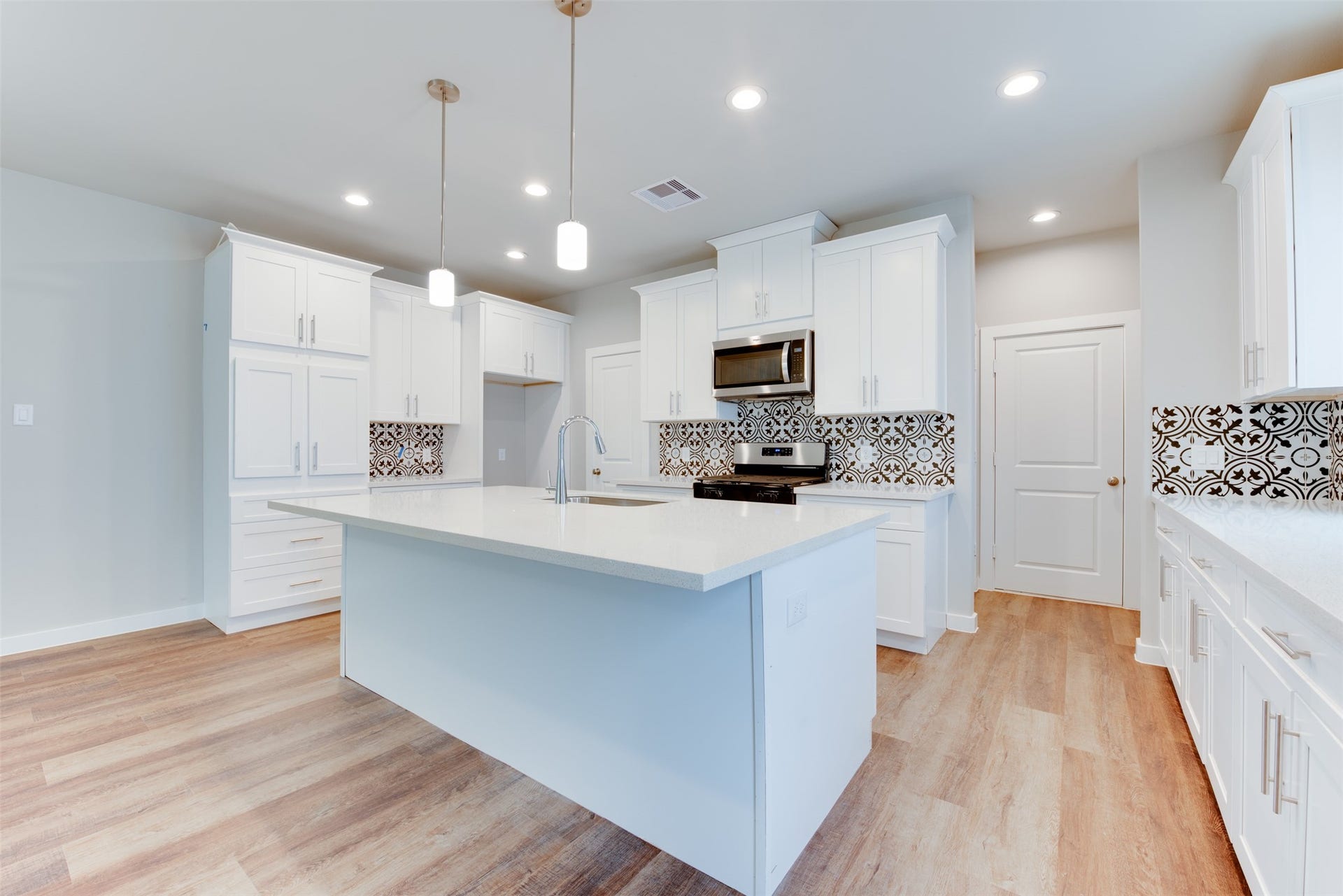 6619 Ezzard Charles Lane, Houston, TX 77091 6619 Ezzard Charles Lane, Houston, TX 77091
