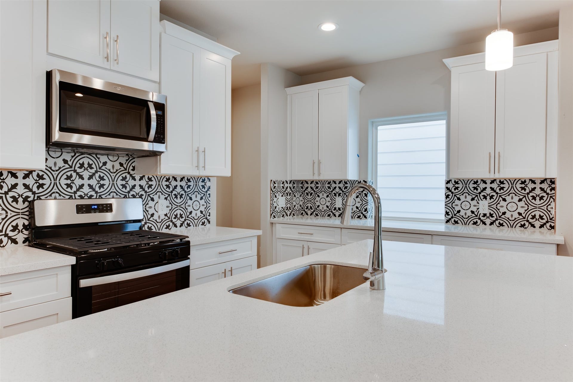 6619 Ezzard Charles Lane, Houston, TX 77091 6619 Ezzard Charles Lane, Houston, TX 77091