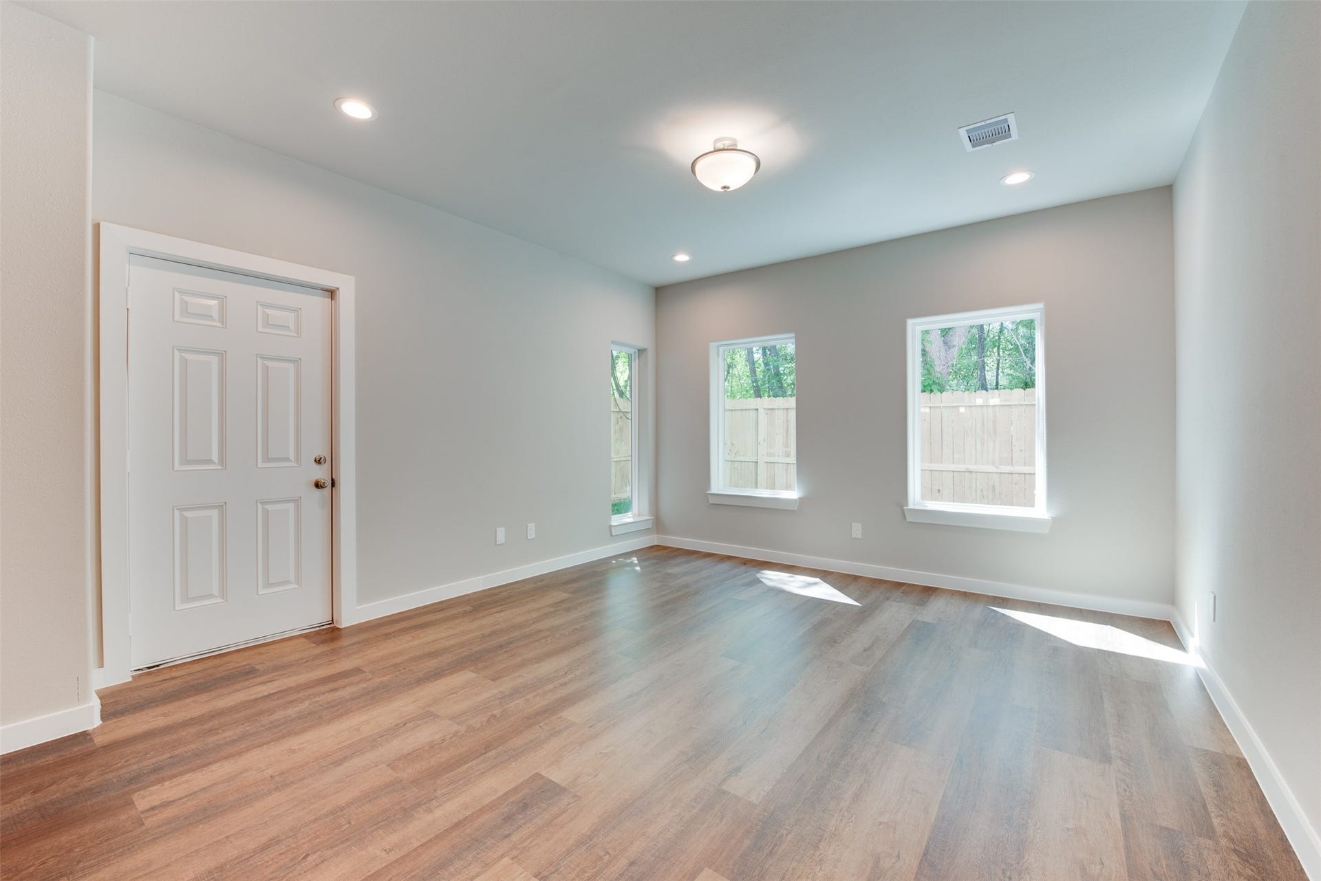 6619 Ezzard Charles Lane, Houston, TX 77091 6619 Ezzard Charles Lane, Houston, TX 77091