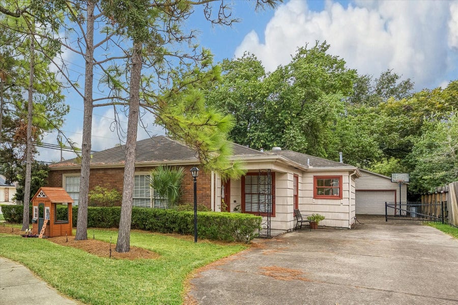 Property photo for 5101 Beech Street, Bellaire, TX