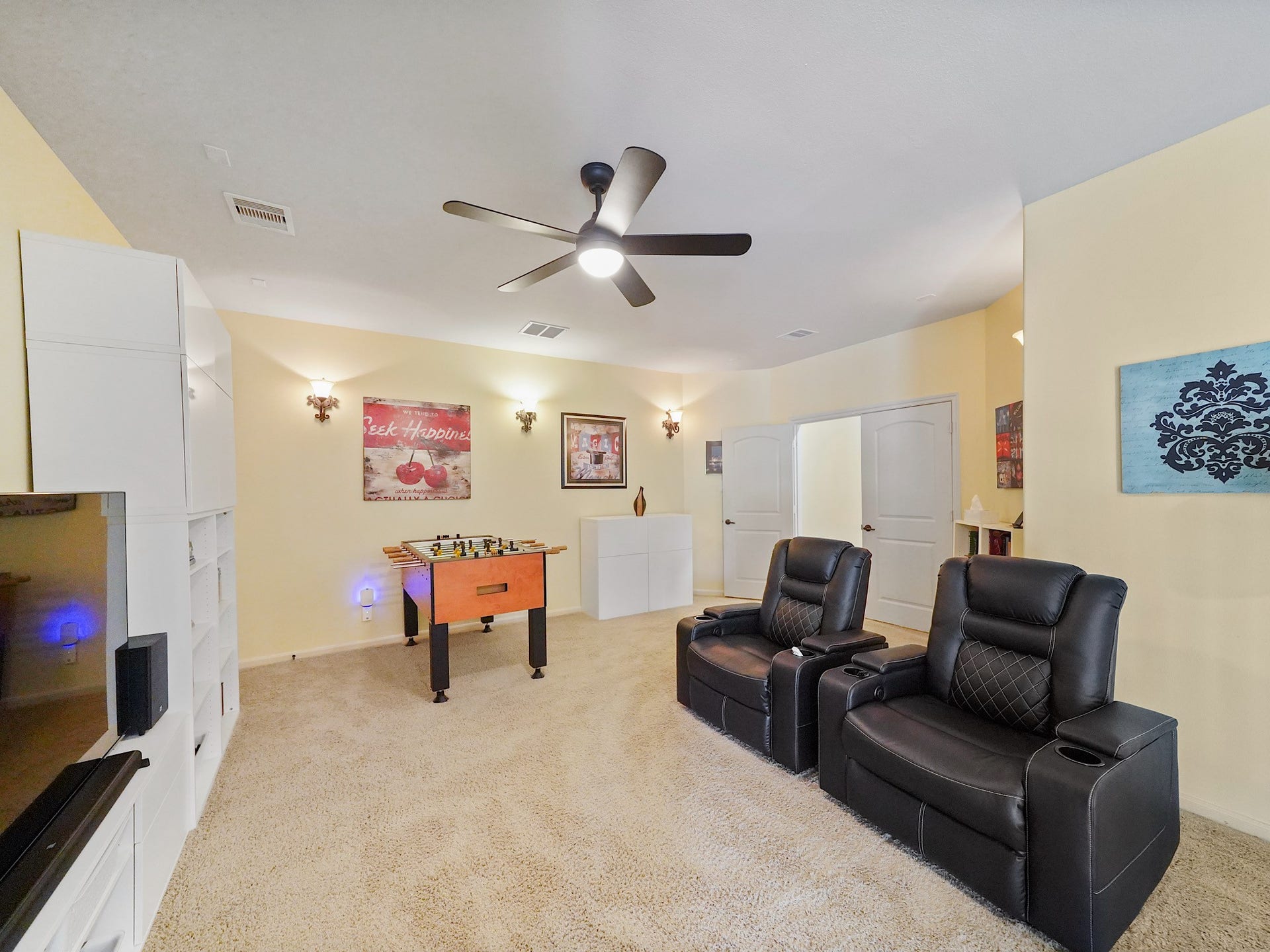 5907 Hawthorne Garden Way, Katy, TX 77494 Comfortable seating zones make this upstairs gathering space easy to tailor for lounging, gaming, or entertaining.