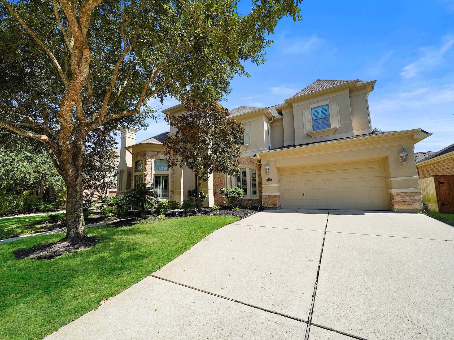 5907 Hawthorne Garden Way, Katy, TX 77494 From its gracious stone-and-stucco exterior to the elevated spaces within, this Seven Meadows home pairs everyday luxury with access to a neighborhood pool, clubhouse, recreational facilities, common grounds, and courtesy patrol.