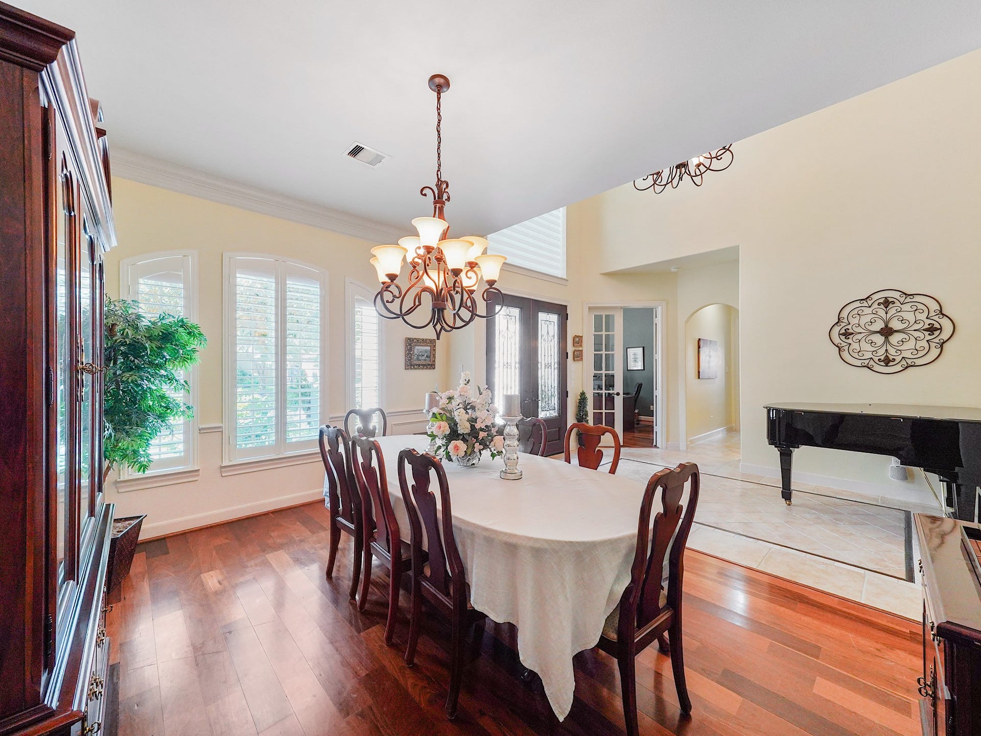 5907 Hawthorne Garden Way, Katy, TX 77494 The formal dining room offers a gracious setting for holidays and dinner parties, with hardwood flooring, crown molding, and generous natural light.