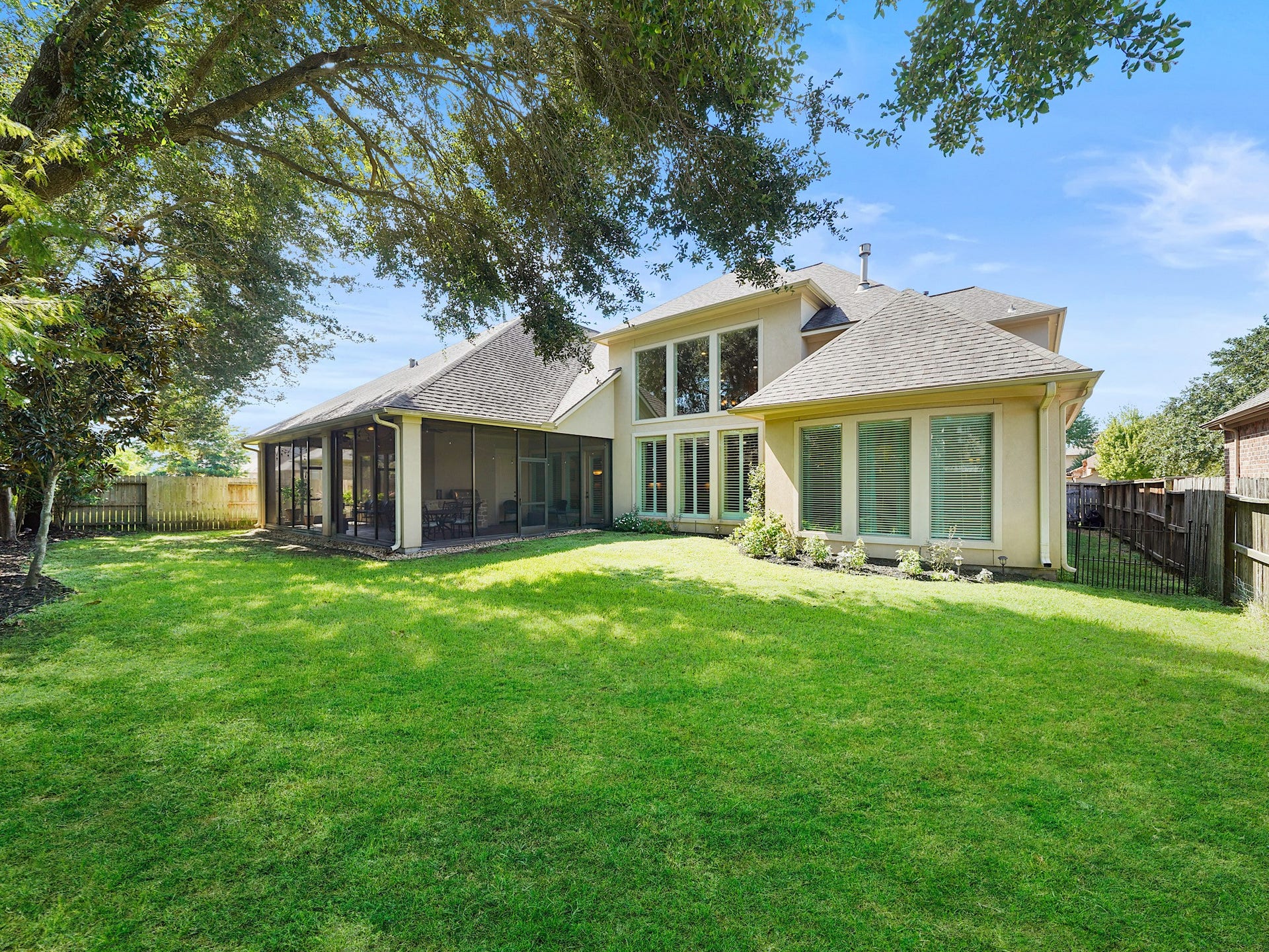 5907 Hawthorne Garden Way, Katy, TX 77494 The rear view captures the homes inviting screened porch and generous yard, with space to enjoy both everyday downtime and larger gatherings.