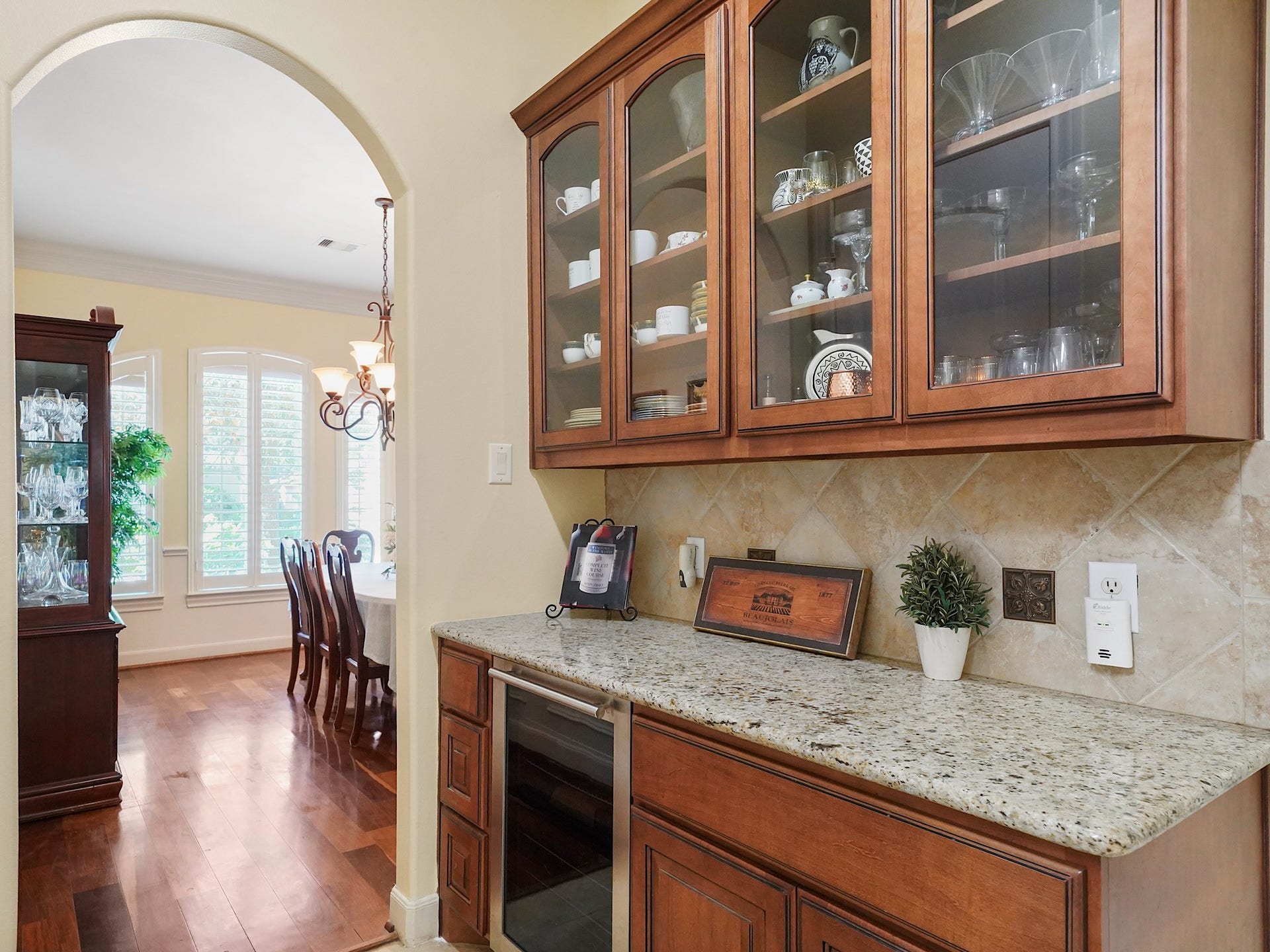 5907 Hawthorne Garden Way, Katy, TX 77494 Benedettini cabinetry and granite appoint the butlers pantry, creating a convenient link between the formal dining room and kitchen.