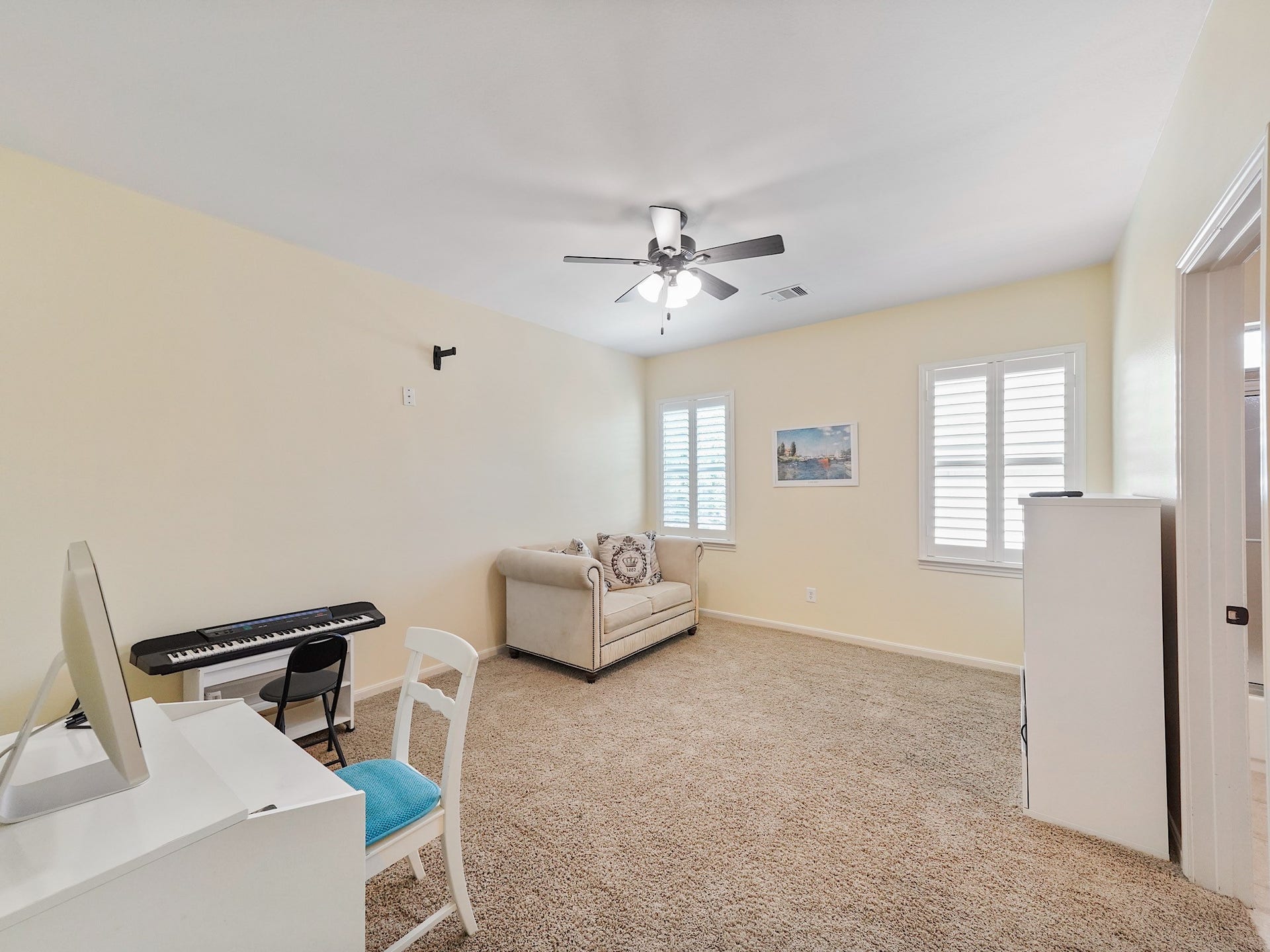 5907 Hawthorne Garden Way, Katy, TX 77494 One of the upstairs secondary bedrooms offers generous proportions, natural light, and a flexible layout for family or guests.
