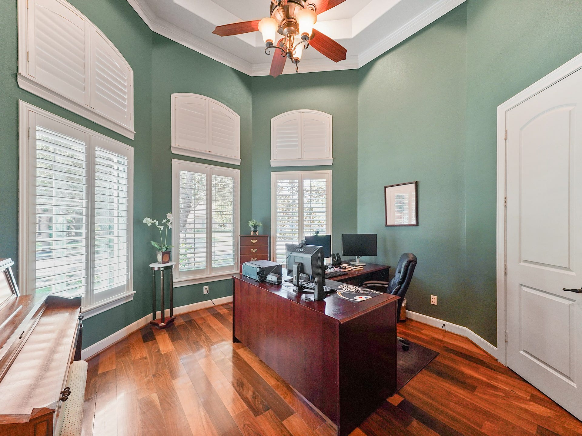 5907 Hawthorne Garden Way, Katy, TX 77494 ust off the entry, the dedicated office makes a memorable setting for work or study, finished with hardwood floors, plantation shutters, and a dramatic two-story tray ceiling.