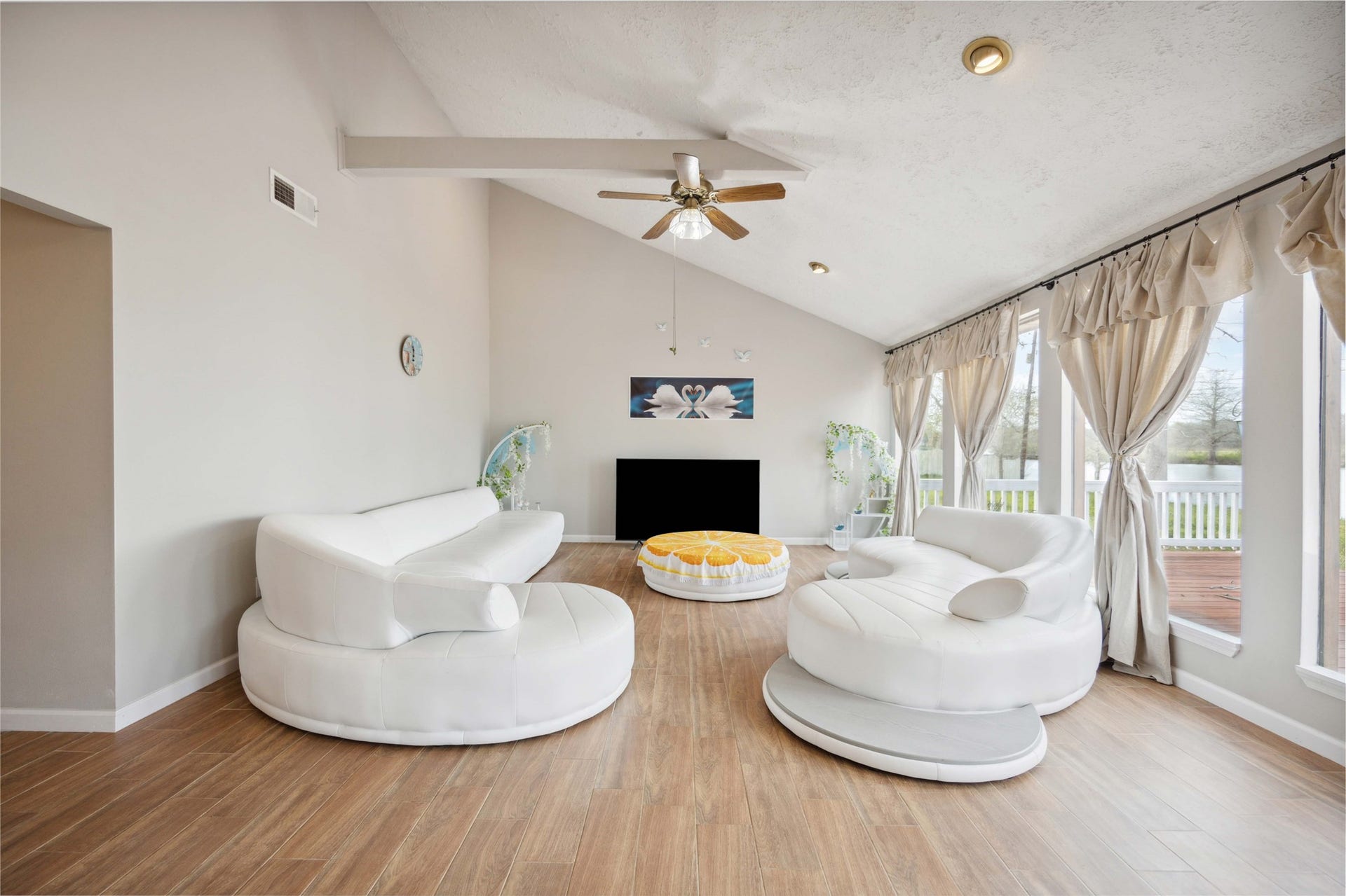 911 Brook Forest Drive, Conroe, TX 77385