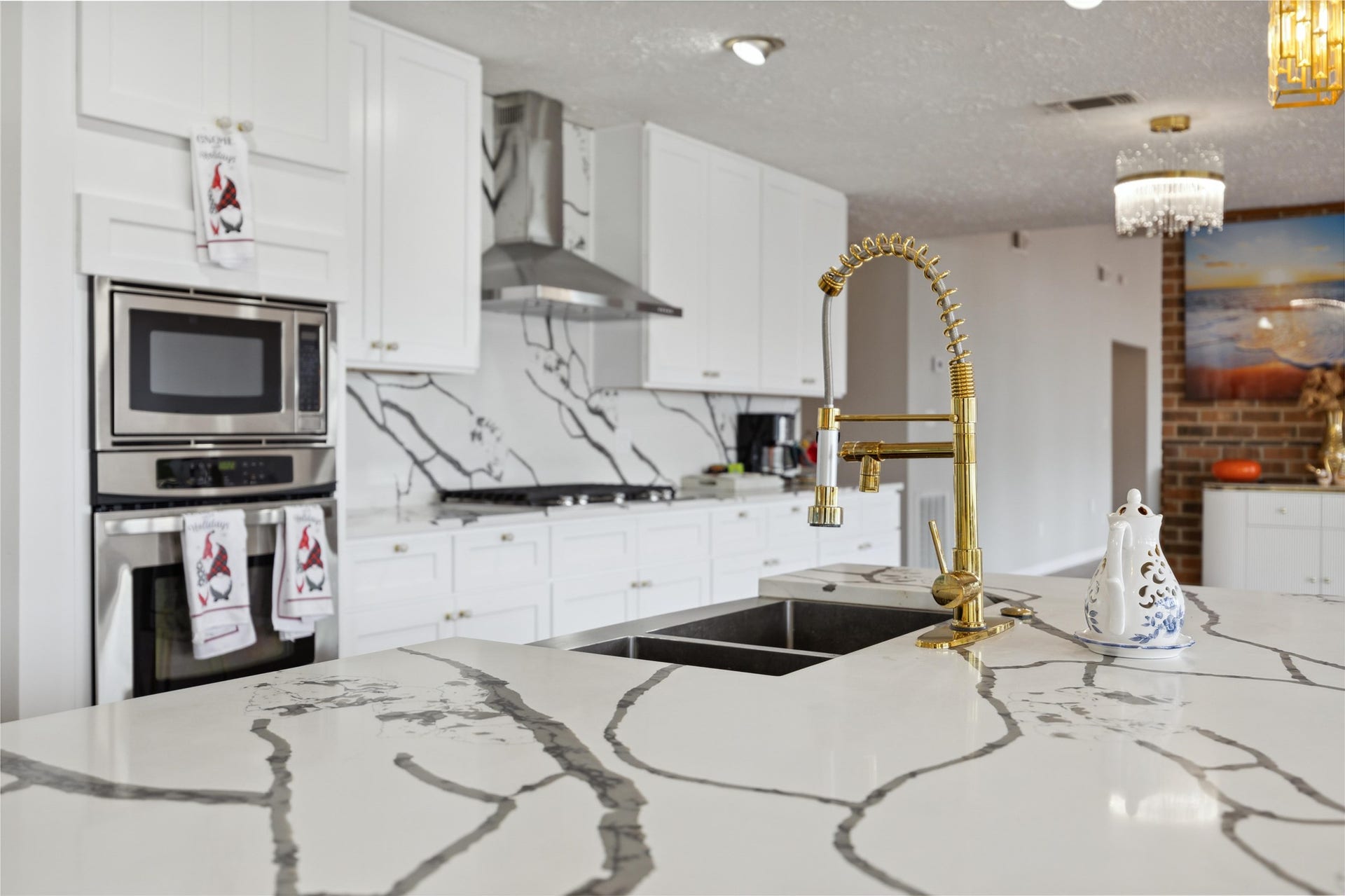 911 Brook Forest Drive, Conroe, TX 77385