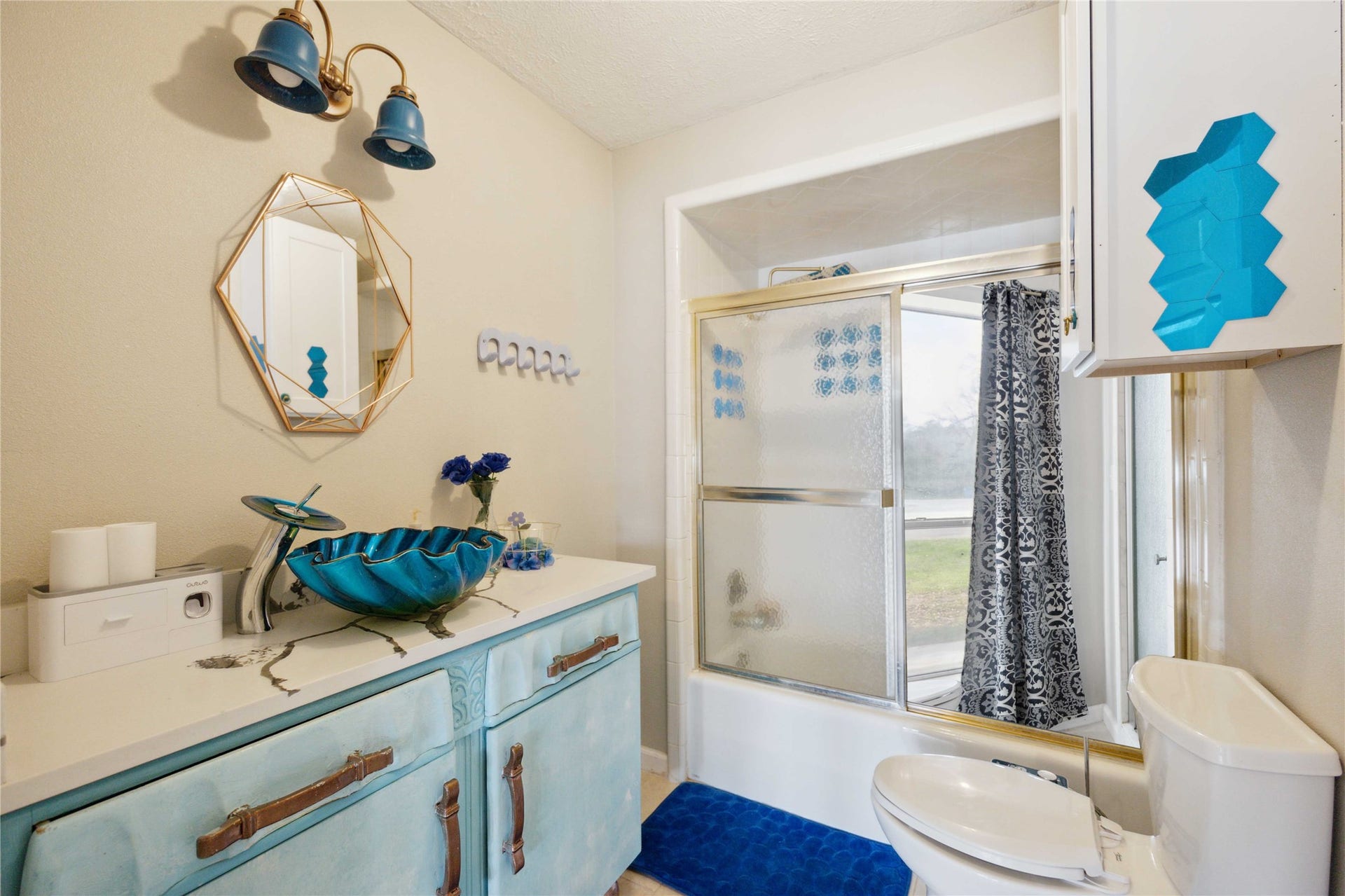 911 Brook Forest Drive, Conroe, TX 77385