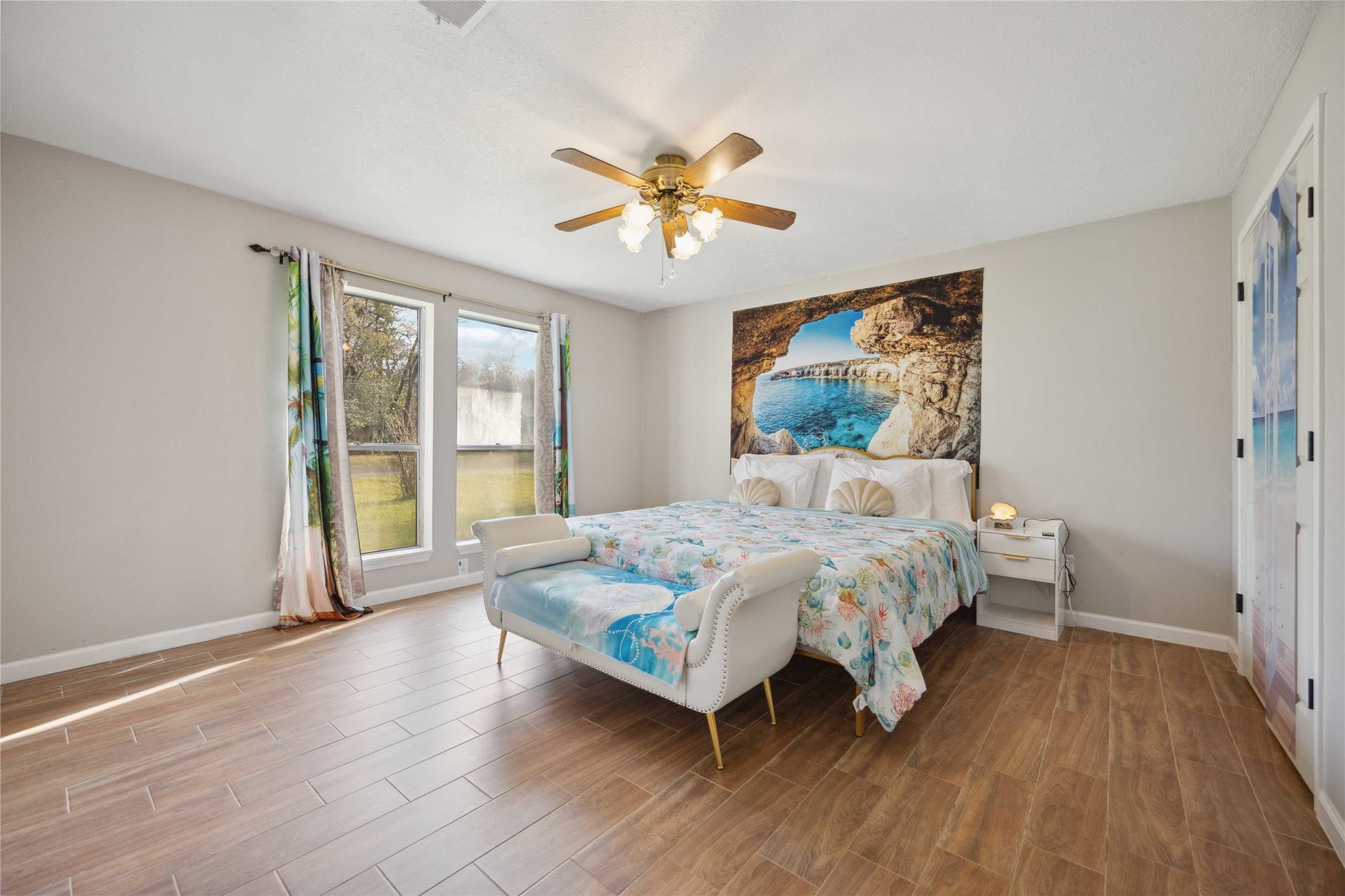911 Brook Forest Drive, Conroe, TX 77385