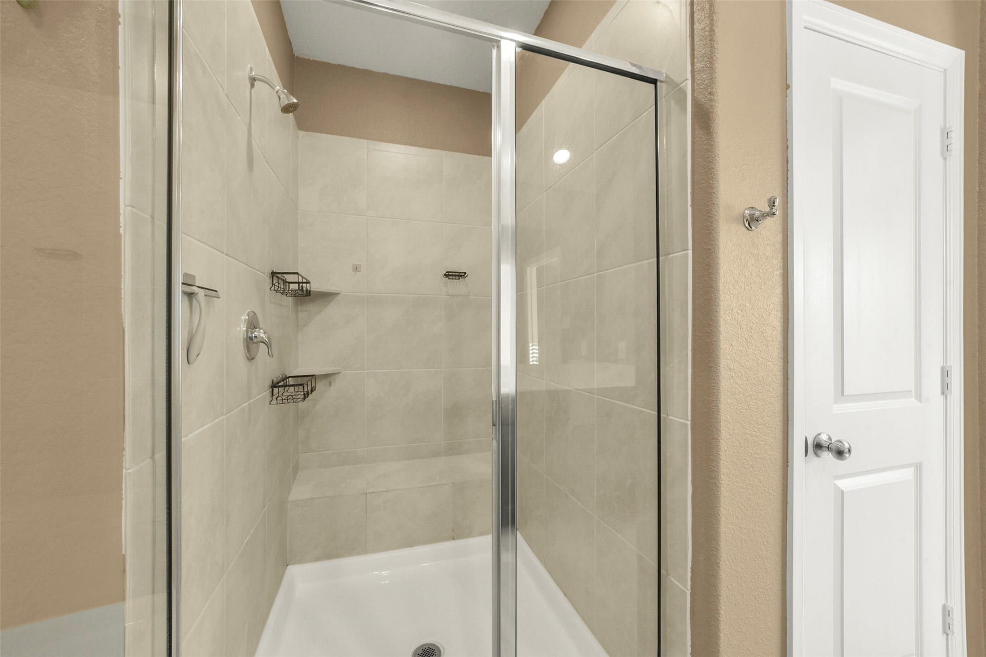18511 Summit Ranch Drive, Hockley, TX 77447 One of the highlights of the primary bath is the spacious walk in shower.
