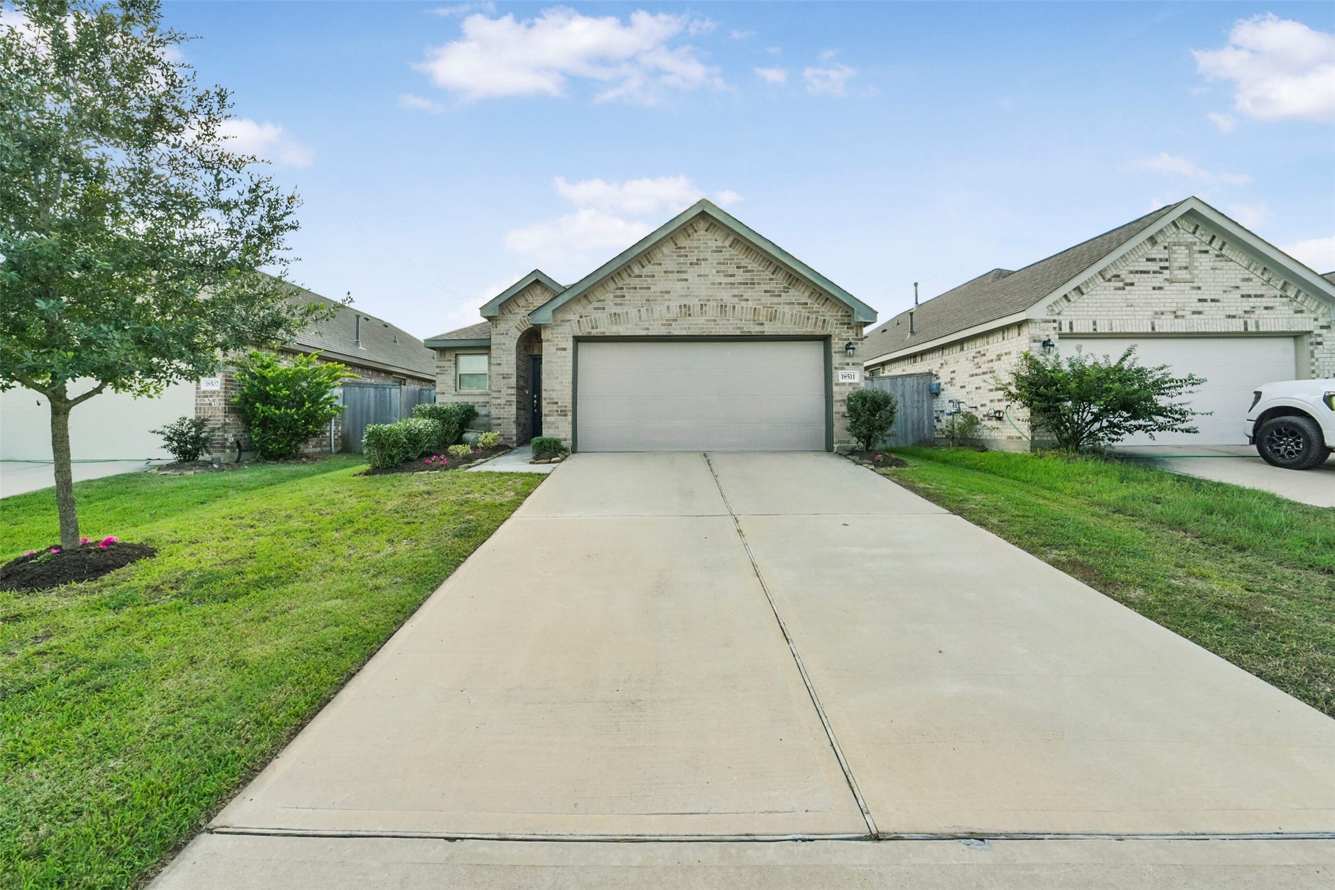 18511 Summit Ranch Drive, Hockley, TX 77447 Spacious driveway for ample parking