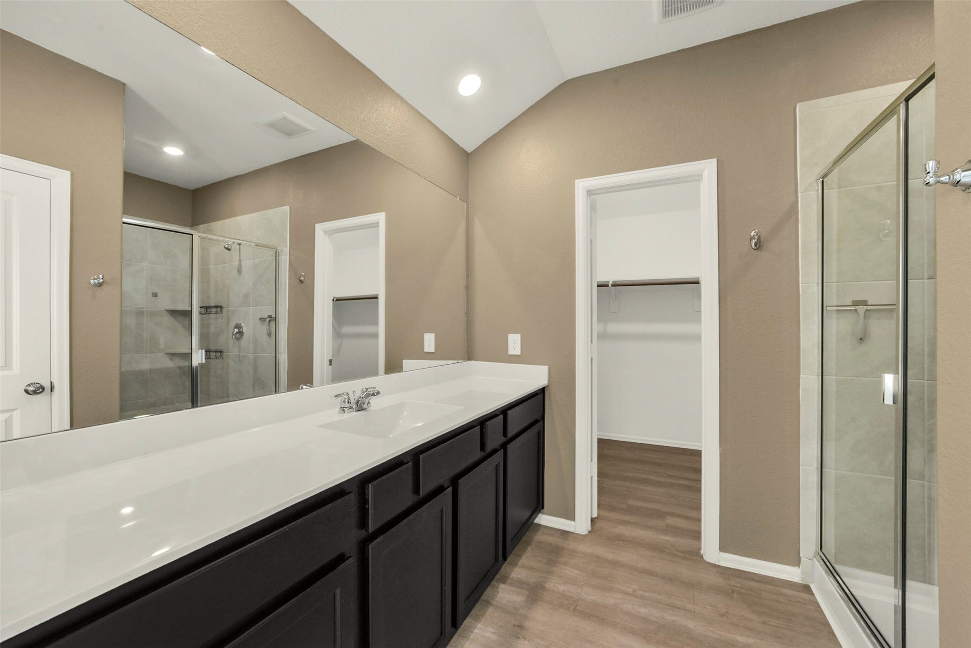 18511 Summit Ranch Drive, Hockley, TX 77447 Primary bath with spacious walk in closet at rear