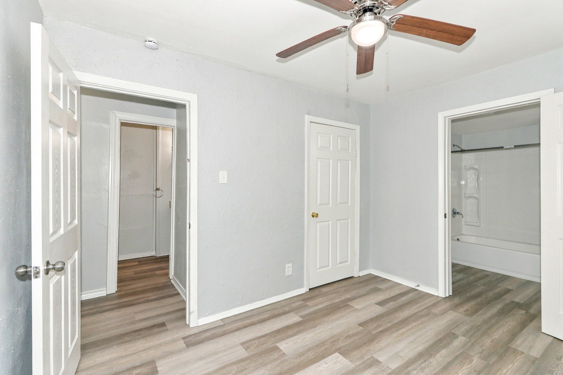 2818 4th Avenue N, Texas City, TX 77590