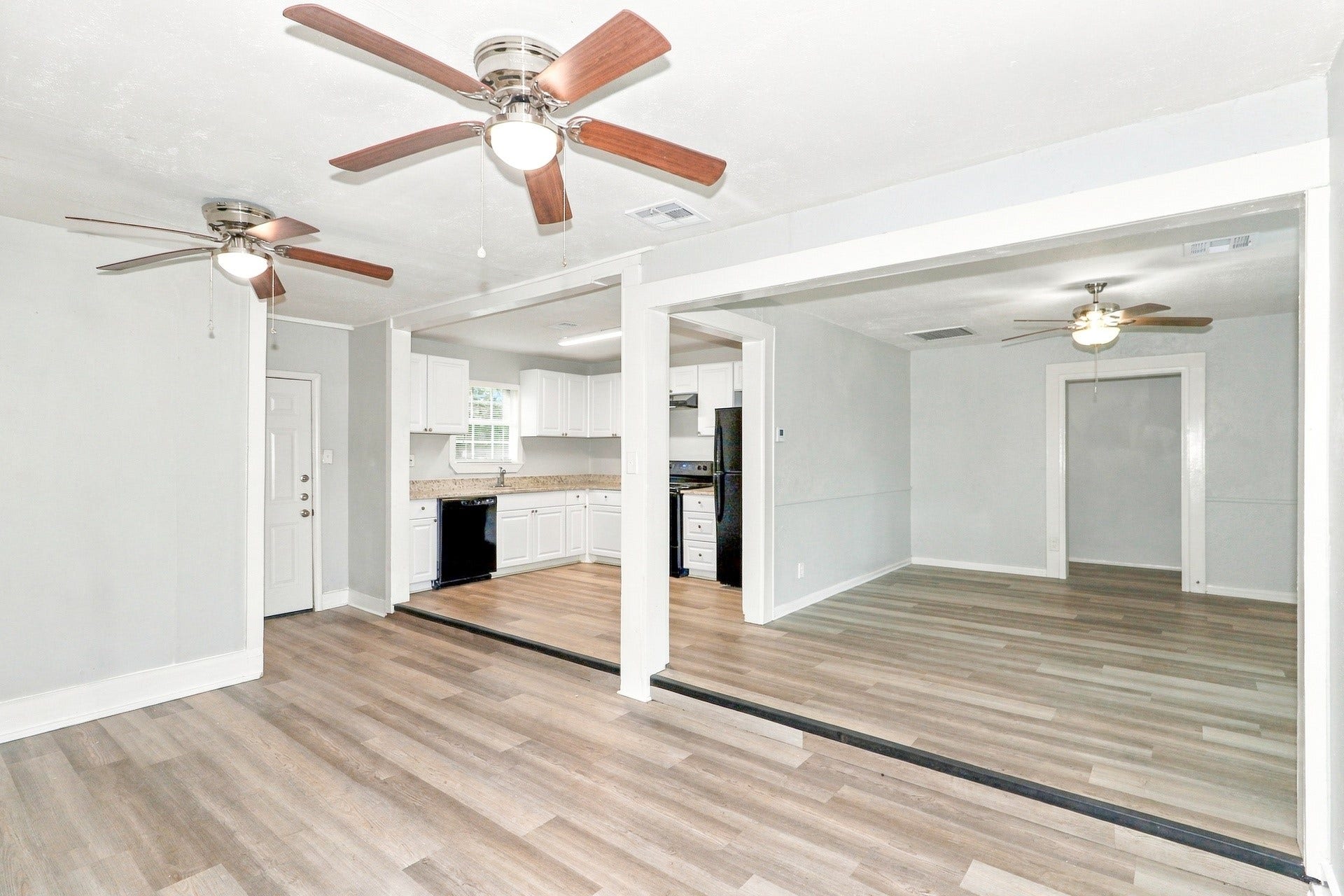 2818 4th Avenue N, Texas City, TX 77590