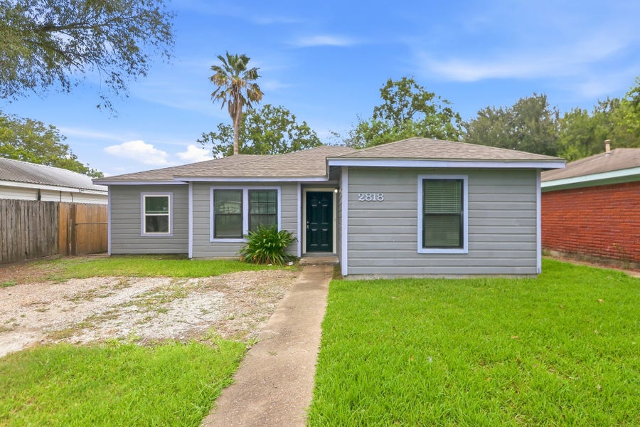 Property photo for 2818 4th Avenue N, Texas City, TX