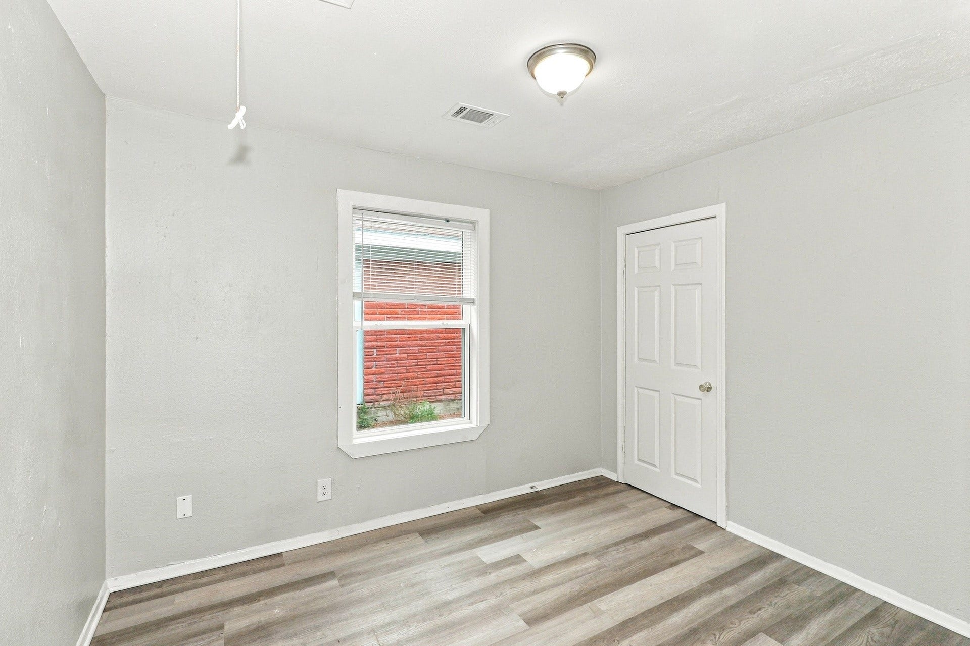 2818 4th Avenue N, Texas City, TX 77590