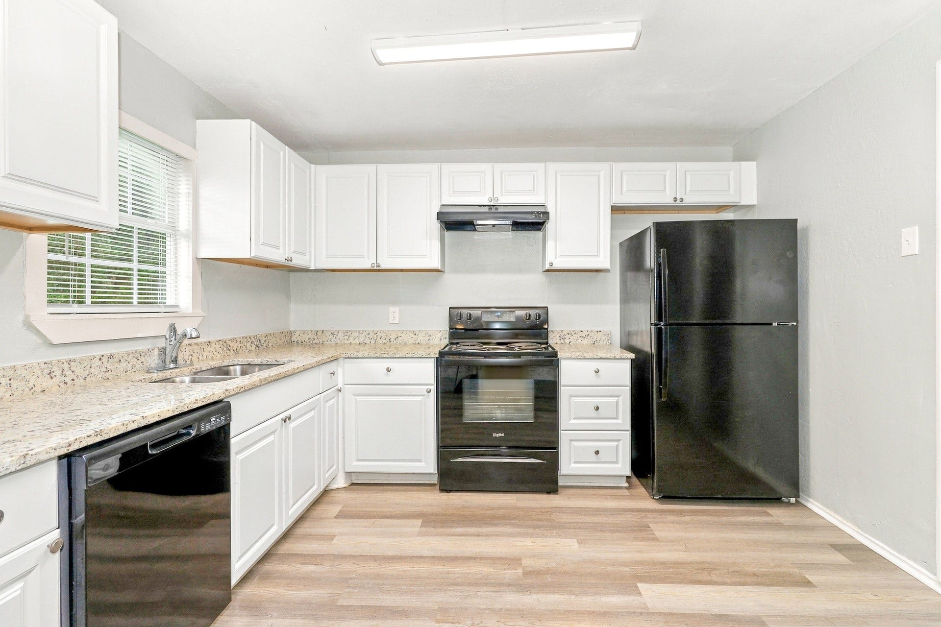 2818 4th Avenue N, Texas City, TX 77590