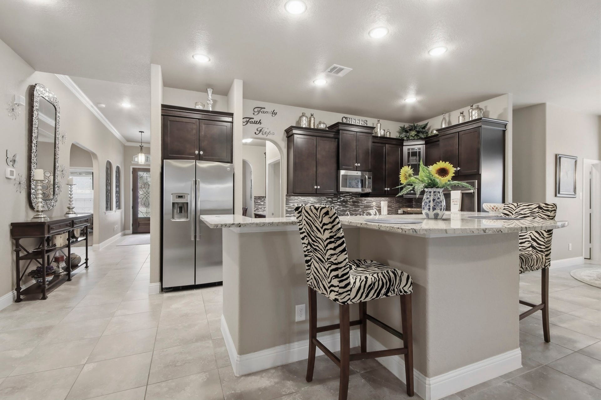11 Whispering Thicket Place, The Woodlands, TX 77375 Additional view of the kitchen.