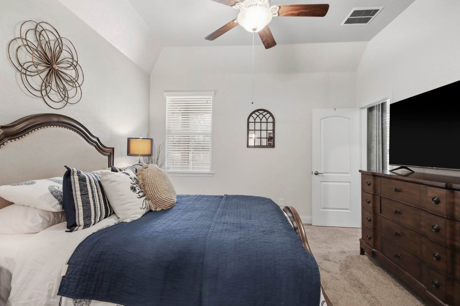 11 Whispering Thicket Place, The Woodlands, TX 77375 Additional view of the secondary bedroom showcasing the spacious layout and natural light.
